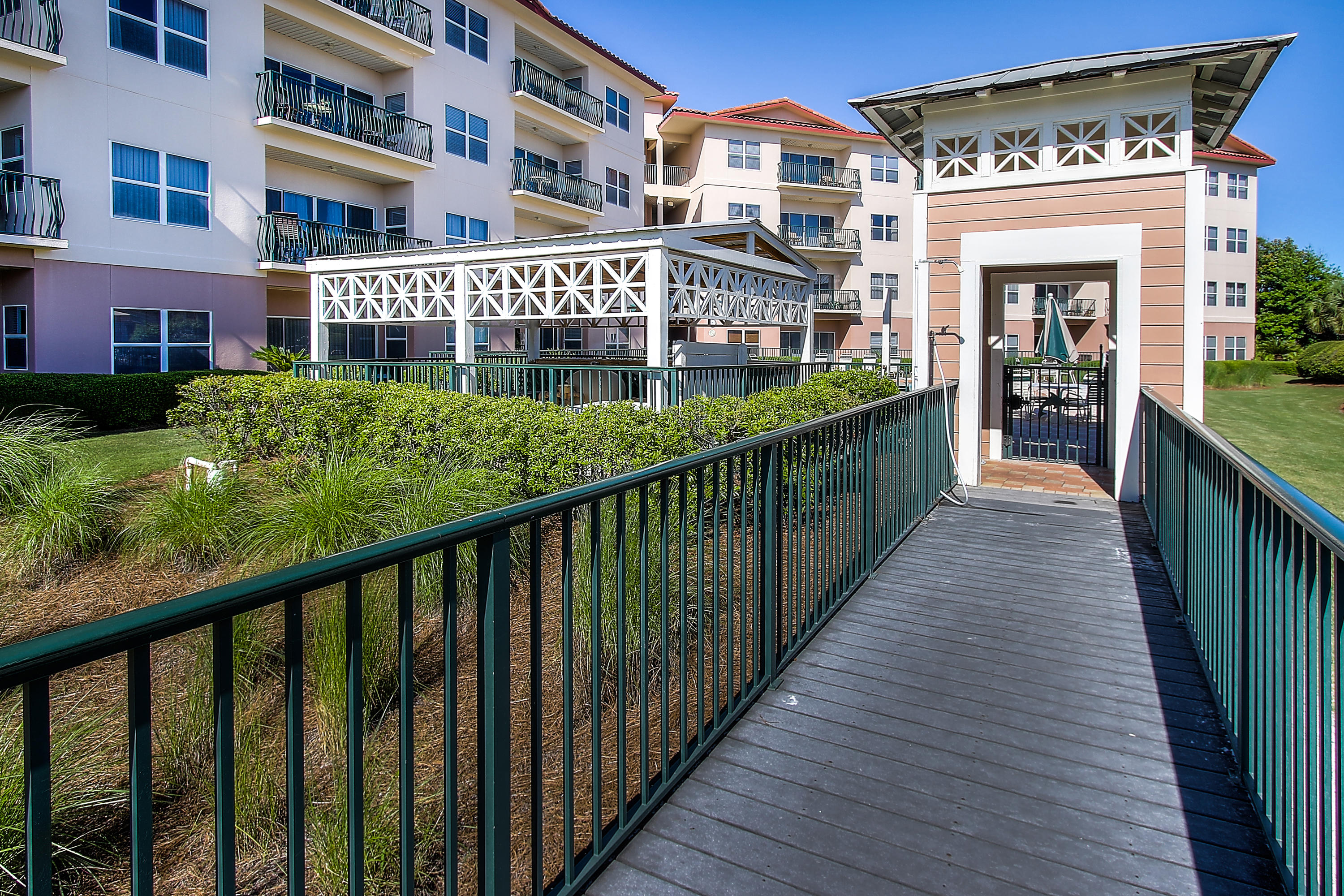 EMERALD WATERS - Residential