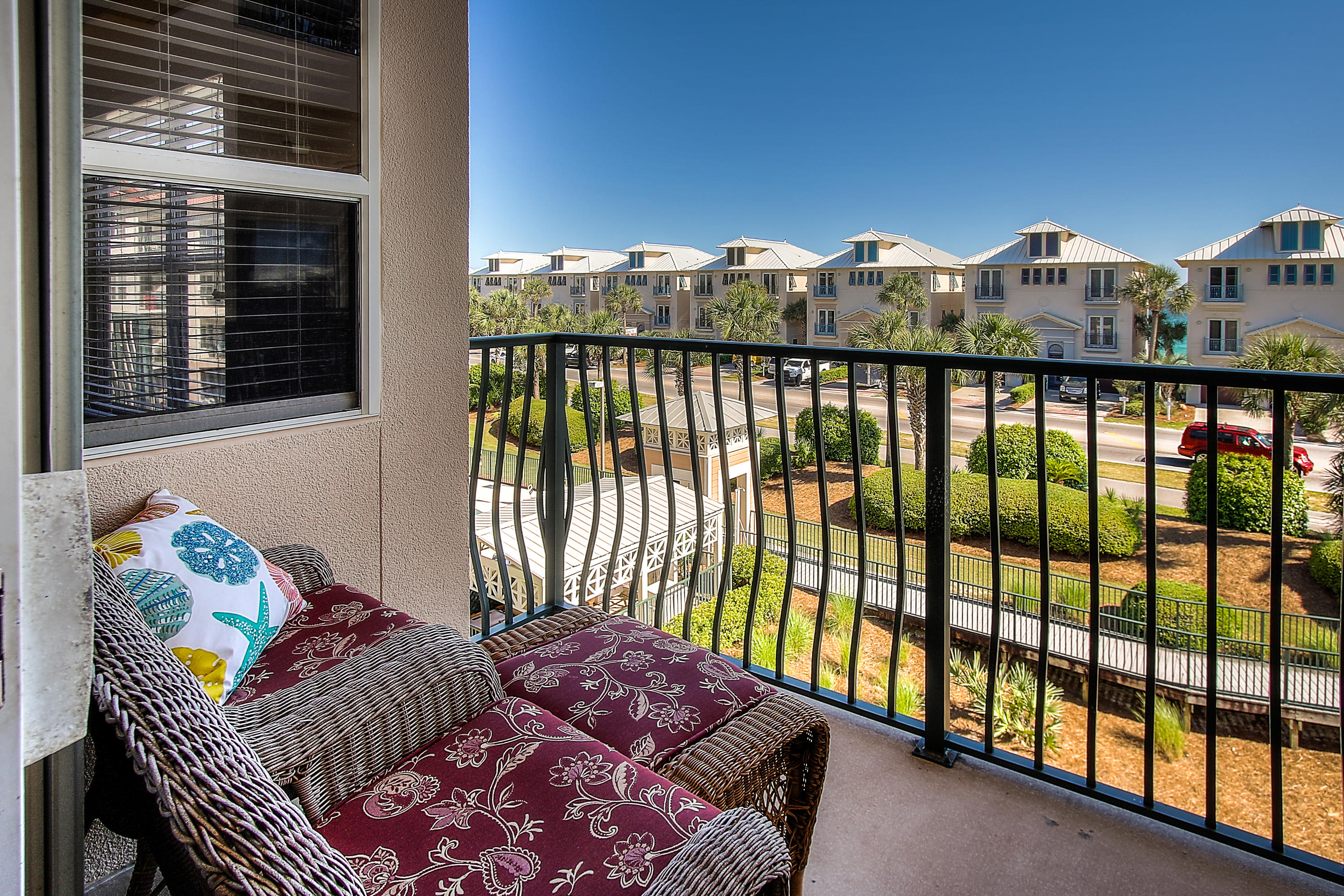 EMERALD WATERS - Residential