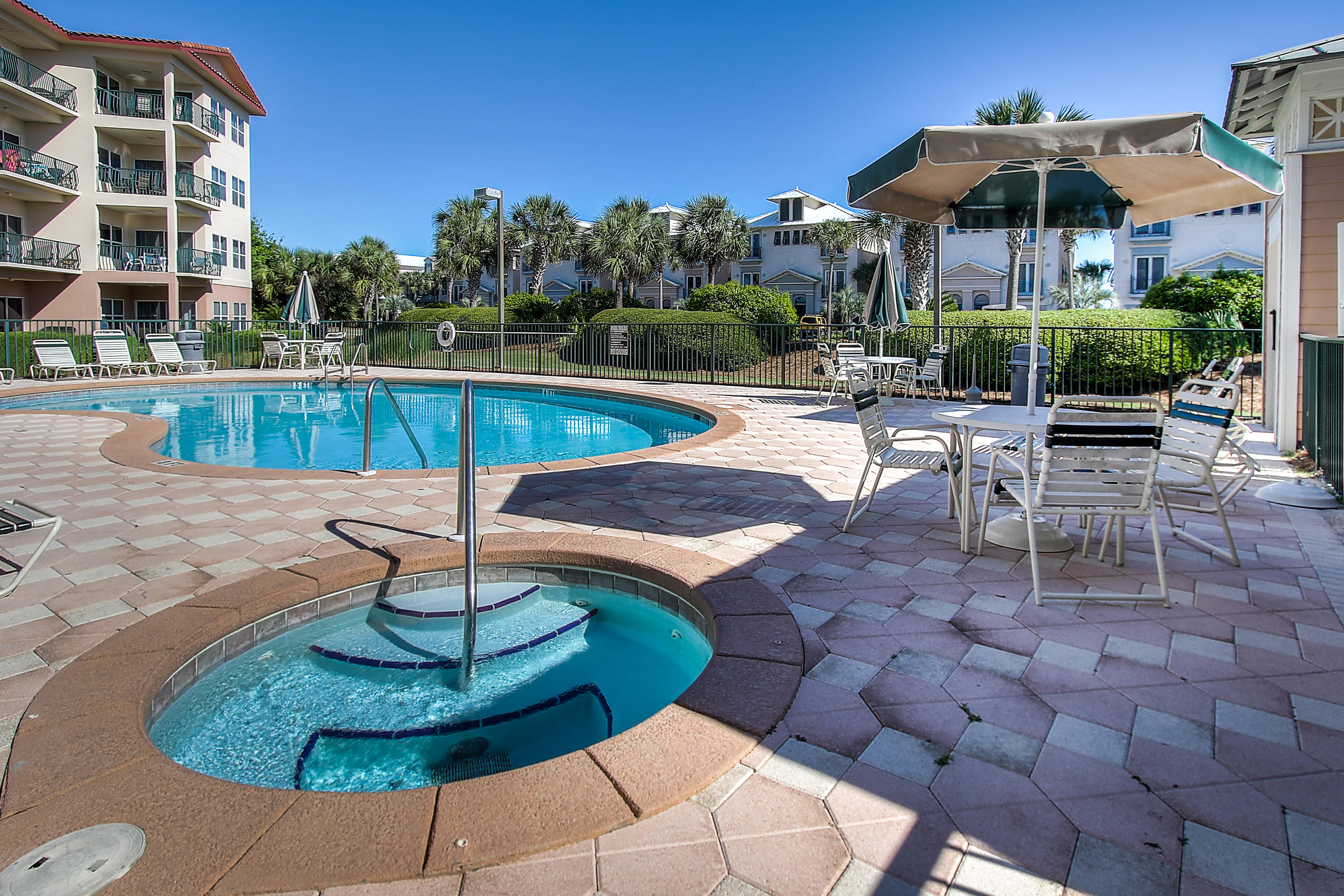 EMERALD WATERS - Residential