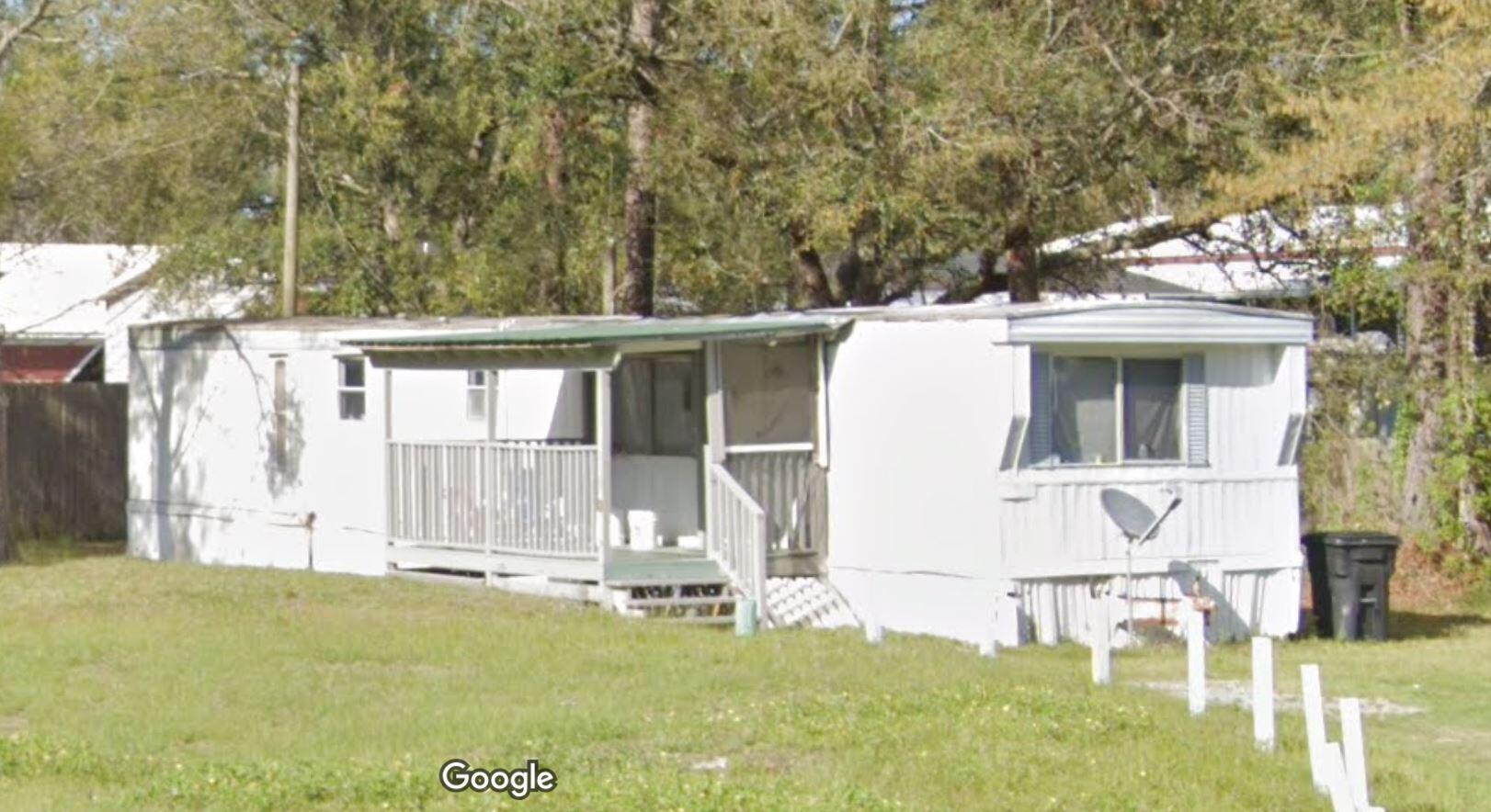 Great Location. Recently painted. Trash Pickup, Sewer, Mowing ALL included. Water $75/month and Electric you pay Chelco ElectricCasa movil en alquiler, 3 habitaciones, 1 bano. Excelente ubicacion en Freeport, cerca de Black Creek Road.Se requiere buen trabajo y referencias. SOLICITUD GRATUITA: CLCscreenings.comDeposito: $1300Agua: $75 al mes.No se permiten drogas, vapeo ni mascotas.Si solo habla espanol, use un traductor al enviar mensajes de texto. No hablo espanol. Gracias.