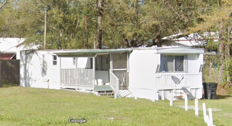 Great Location.   Recently painted. Trash Pickup, Sewer, Mowing ALL included.  Water $75/month and Electric you pay Chelco ElectricCasa movil en alquiler, 3 habitaciones, 1 bano. Excelente ubicacion en Freeport, cerca de Black Creek Road.Se requiere buen trabajo y referencias. SOLICITUD GRATUITA: CLCscreenings.comDeposito: $1300Agua: $75 al mes.No se permiten drogas, vapeo ni mascotas.Si solo habla espanol, use un traductor al enviar mensajes de texto. No hablo espanol. Gracias.