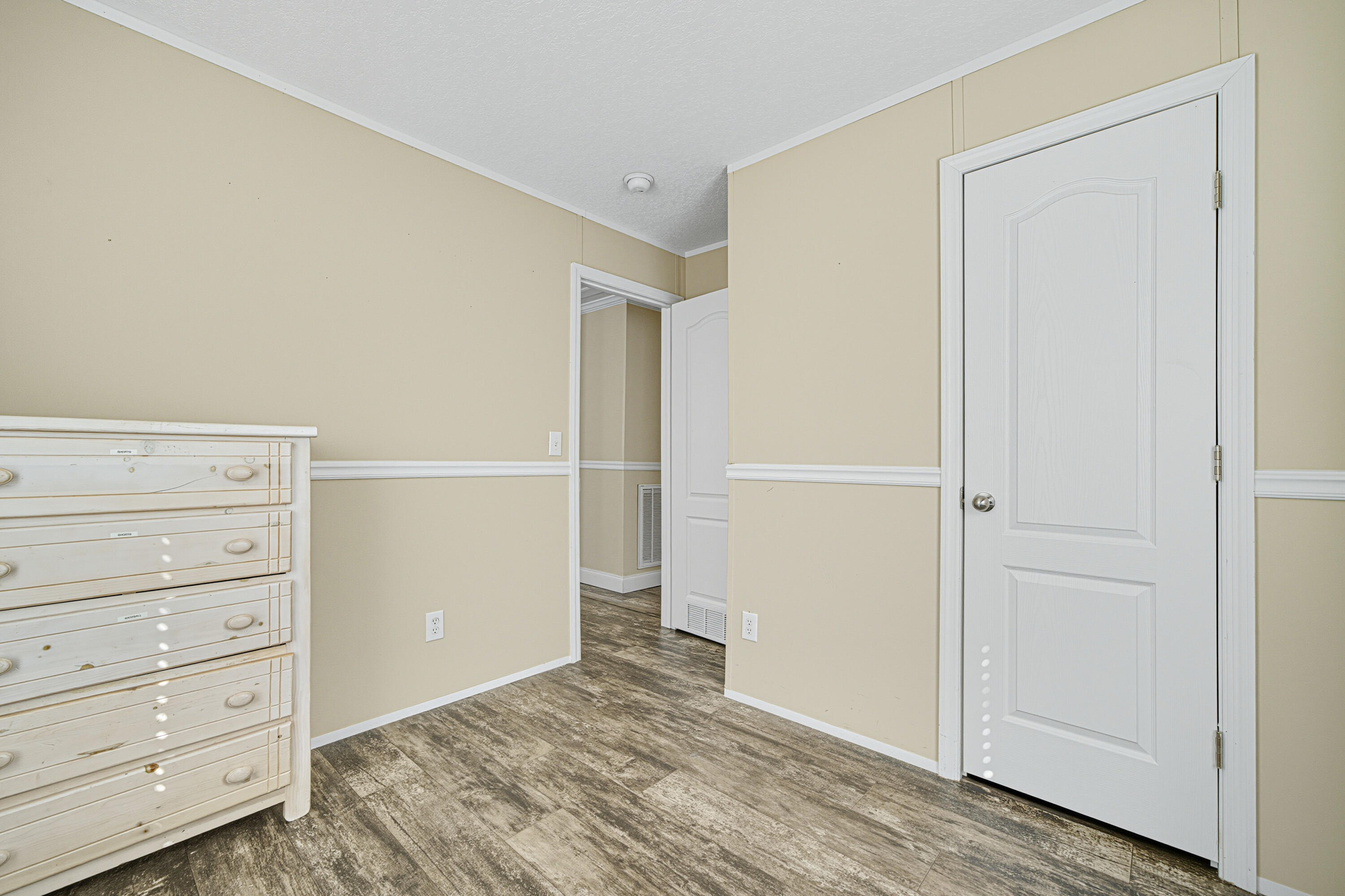 COUNTRY MANOR ESTATES - Residential