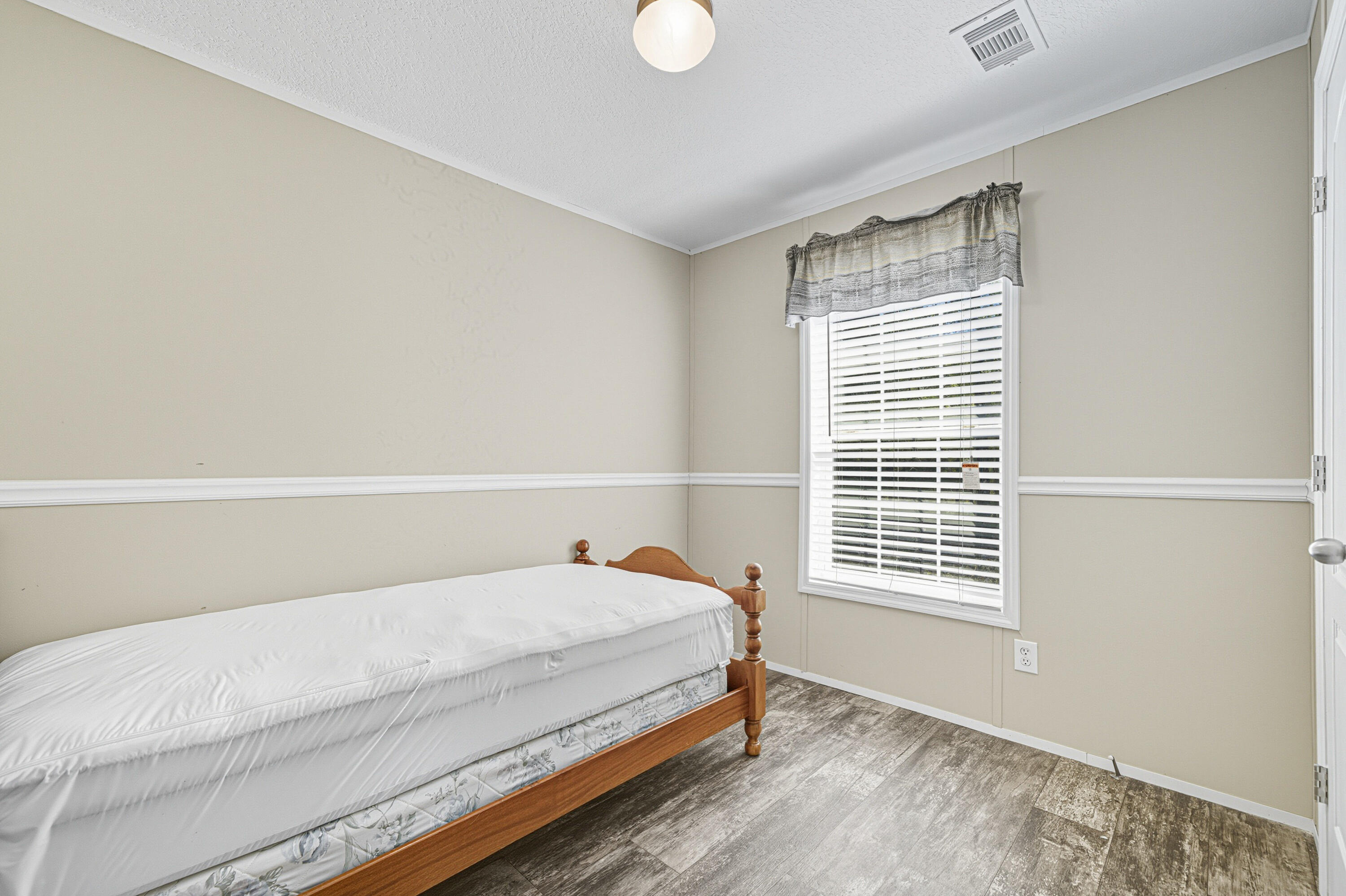 COUNTRY MANOR ESTATES - Residential