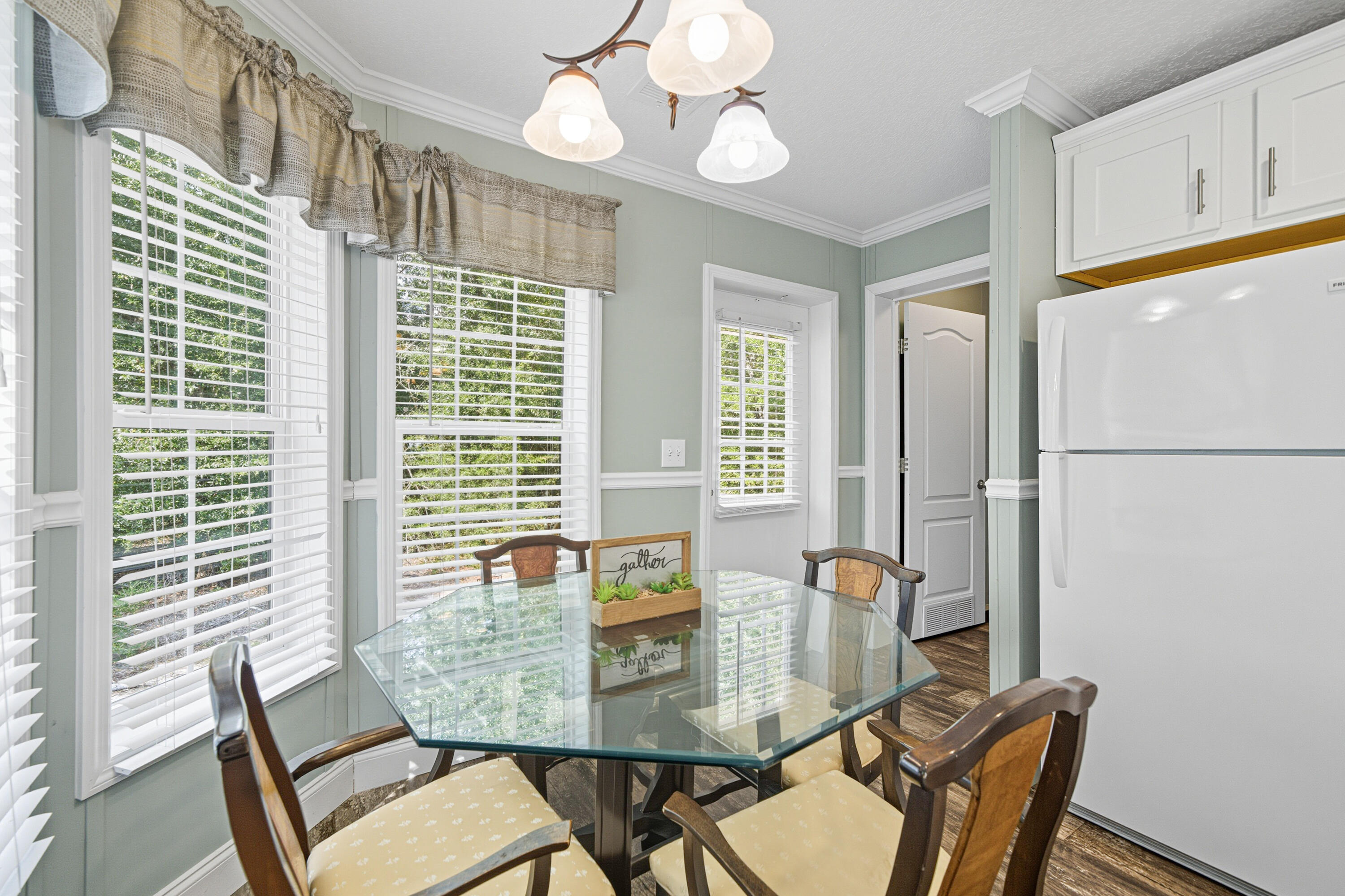 COUNTRY MANOR ESTATES - Residential