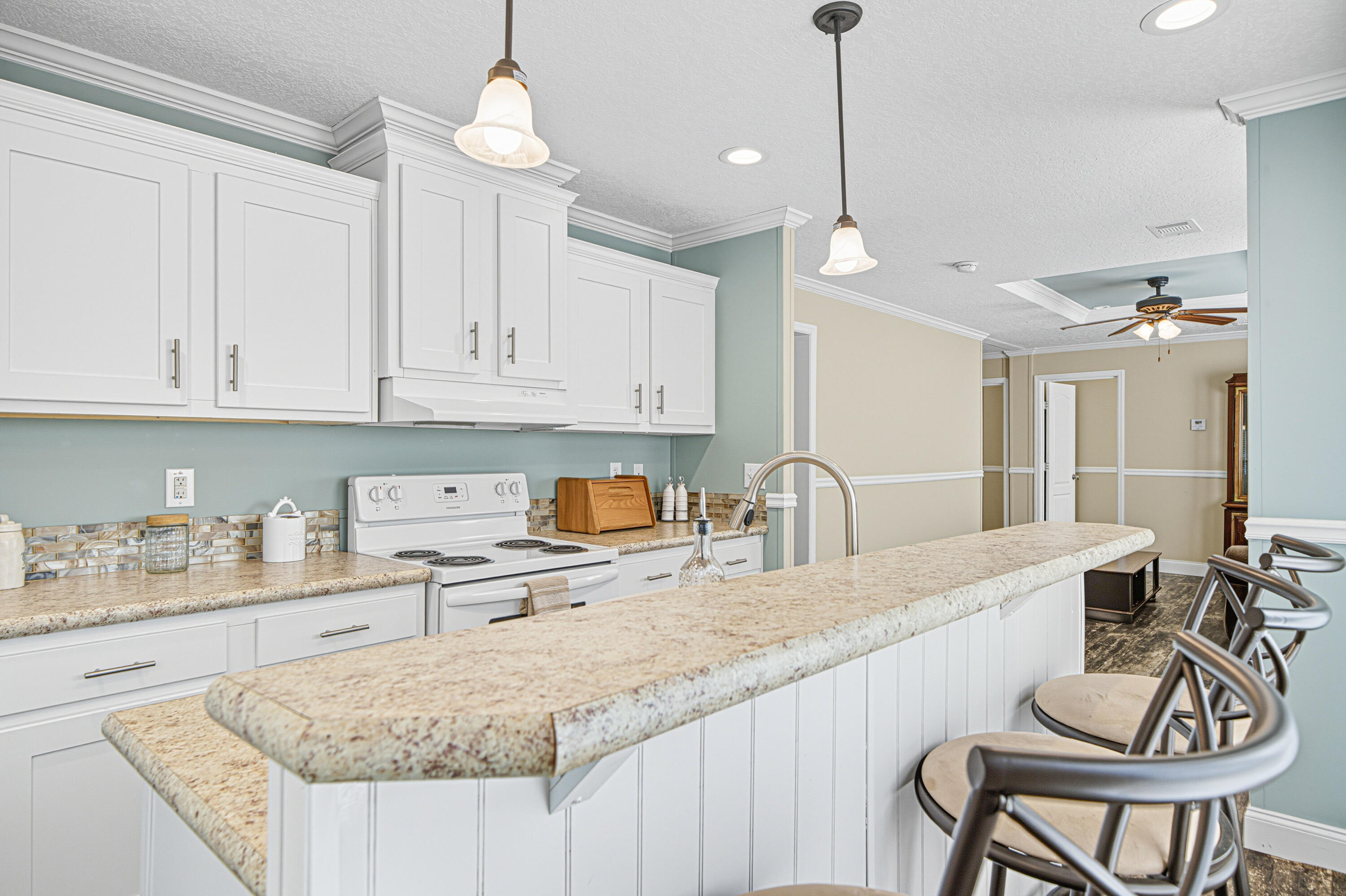 COUNTRY MANOR ESTATES - Residential