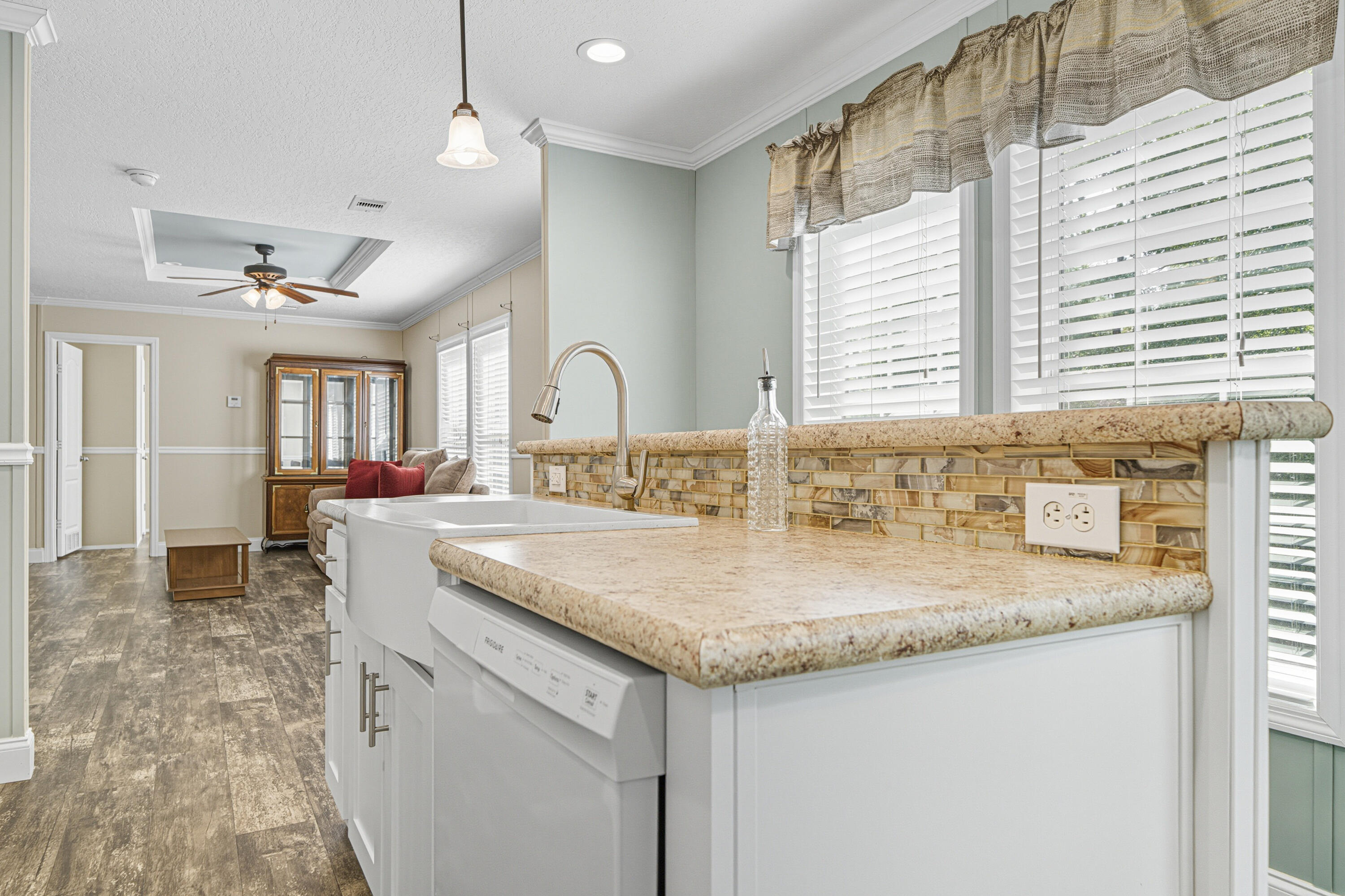 COUNTRY MANOR ESTATES - Residential