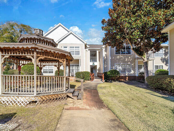 THE OAKS AT NICEVILLE - Residential