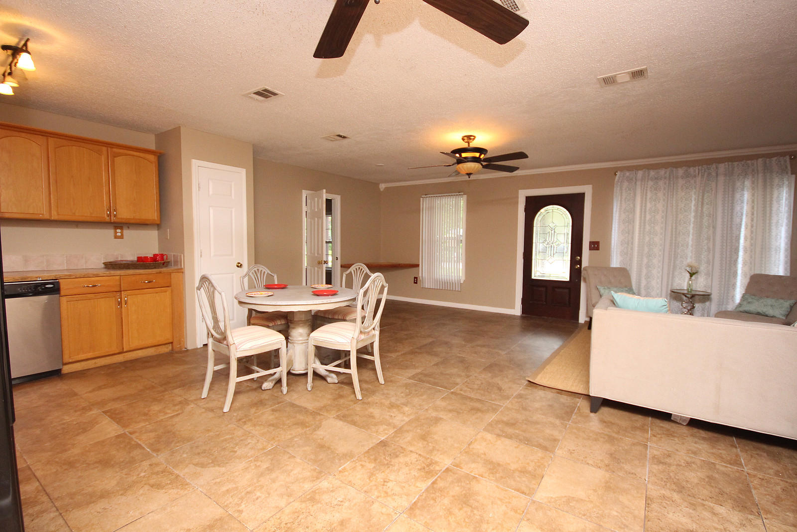 3RD ADD GARNIER BCH LOT 13 BLK 5 - Residential Lease