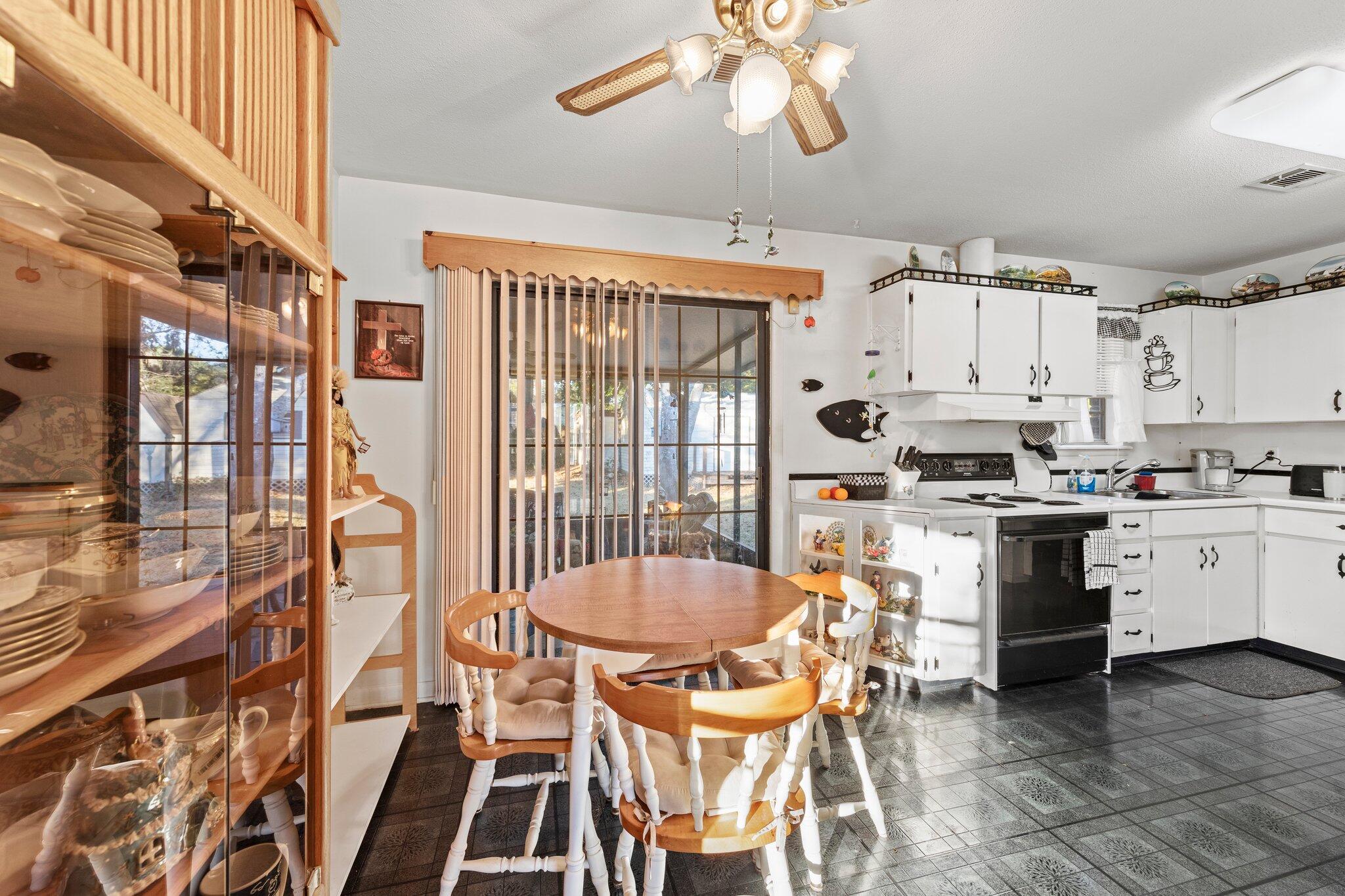 SANTASIA PARK 1ST ADD LOT 6 BLK D - Residential