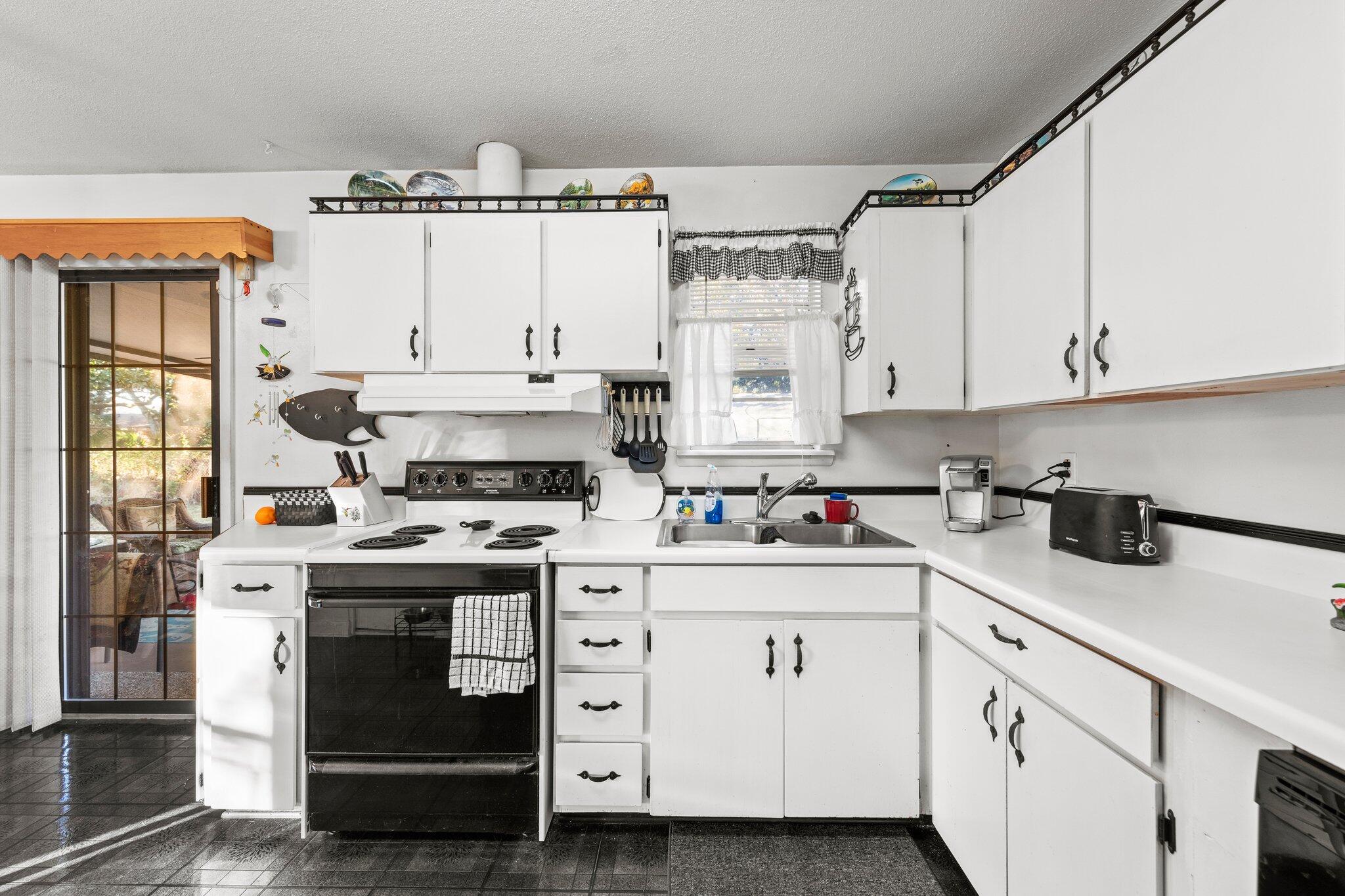 SANTASIA PARK 1ST ADD LOT 6 BLK D - Residential