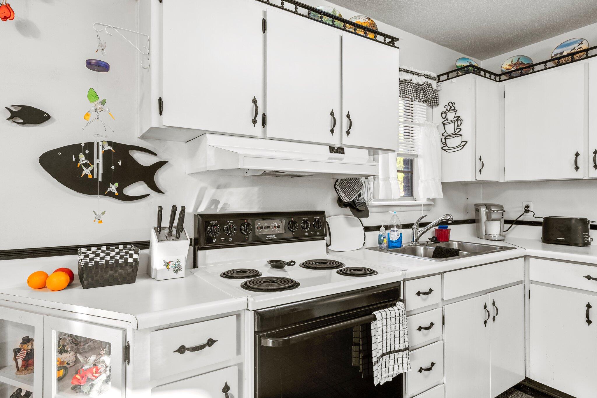 SANTASIA PARK 1ST ADD LOT 6 BLK D - Residential