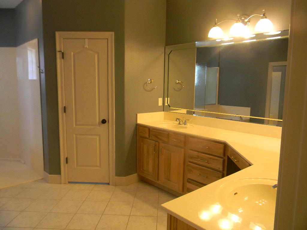 CHARDONNAY ESTATES - Residential