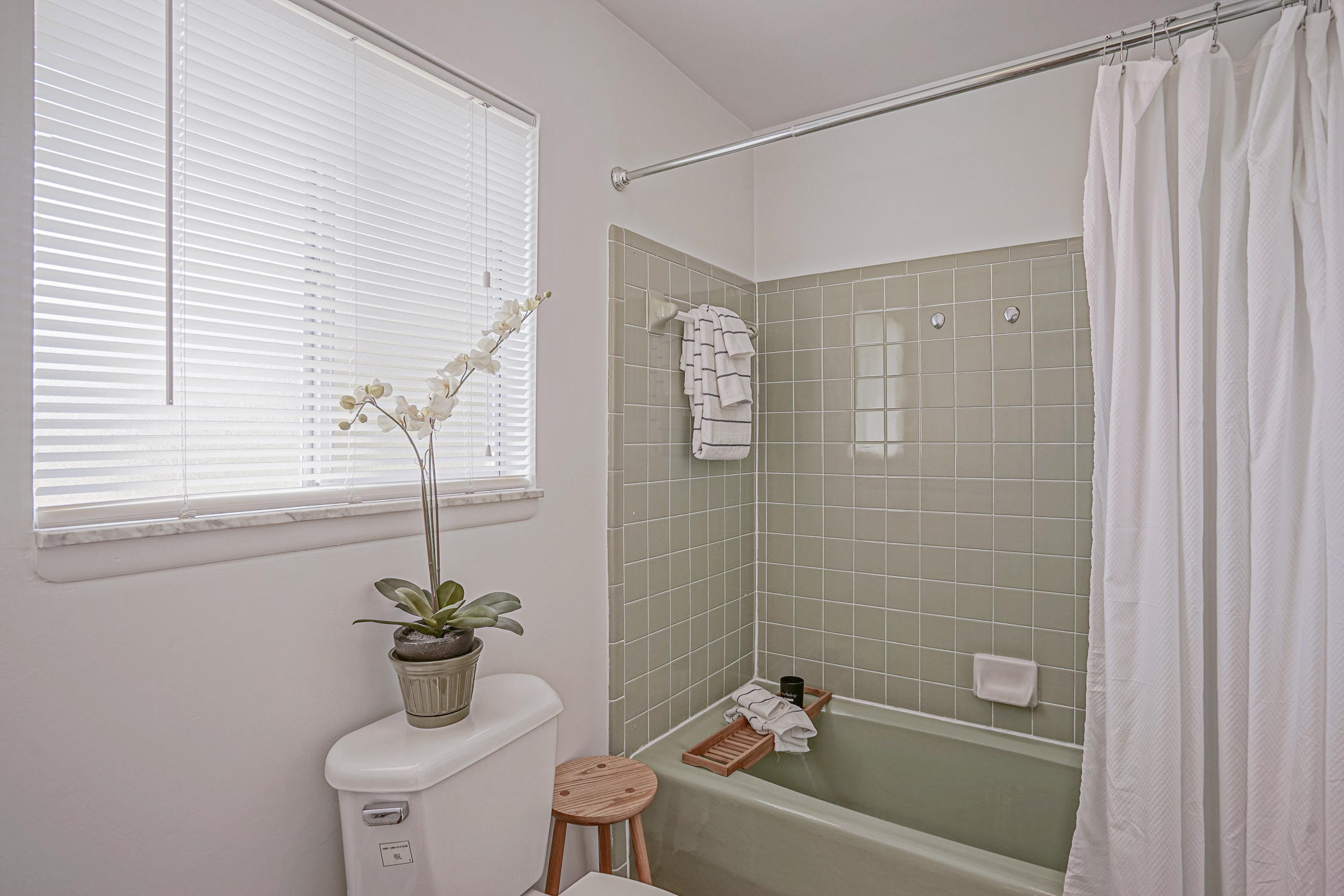 LAKE LORRAINE ESTATES - Residential