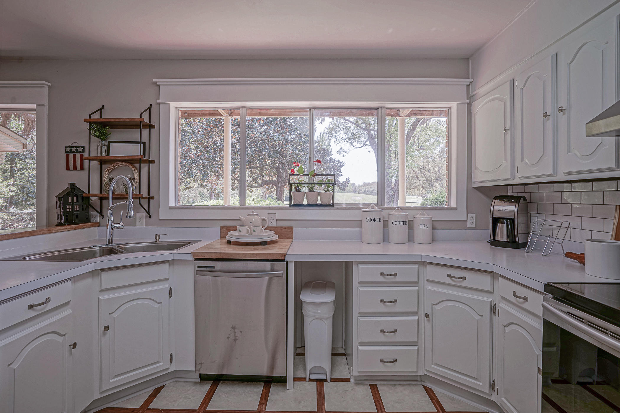 LAKE LORRAINE ESTATES - Residential