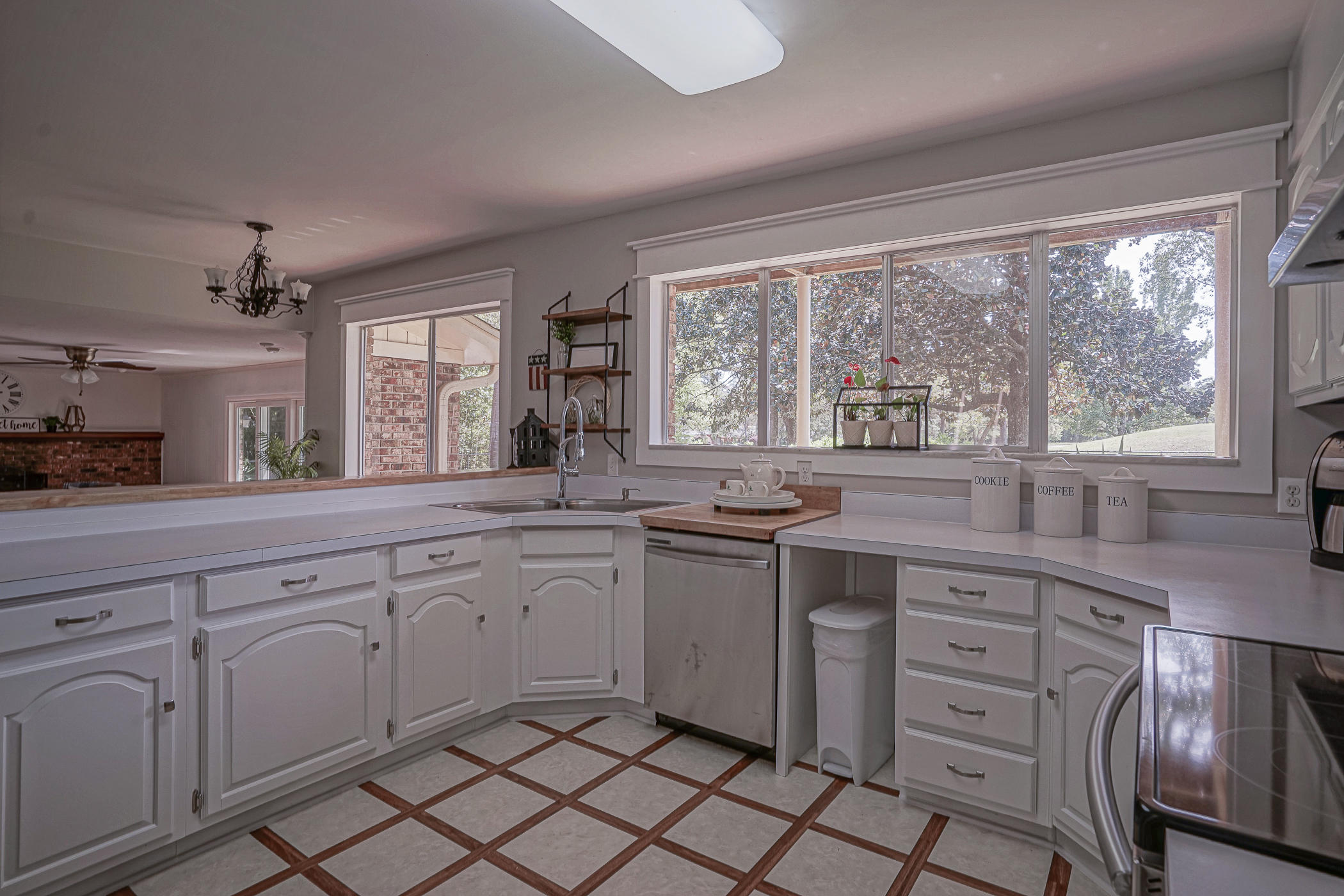 LAKE LORRAINE ESTATES - Residential