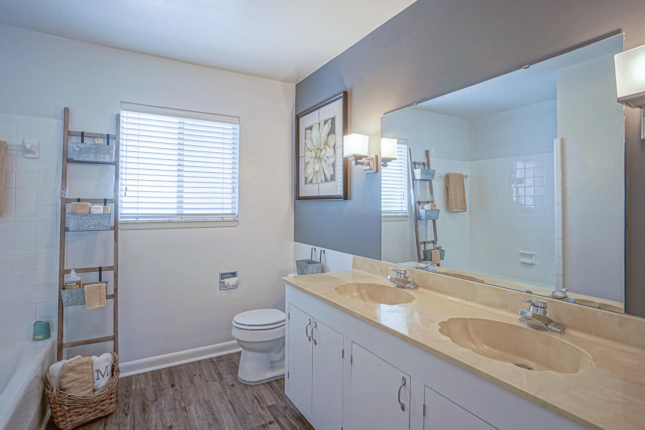 LAKE LORRAINE ESTATES - Residential