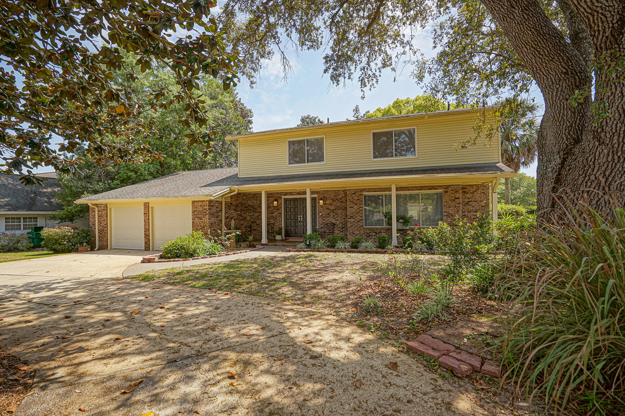 LAKE LORRAINE ESTATES - Residential