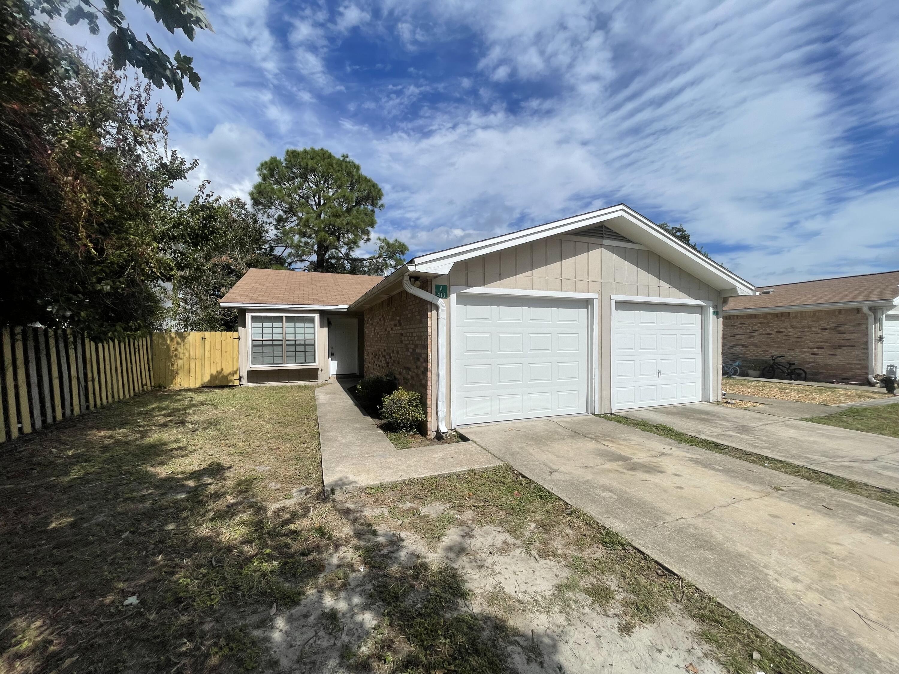 VIKING MANOR PH 1 - Residential Lease