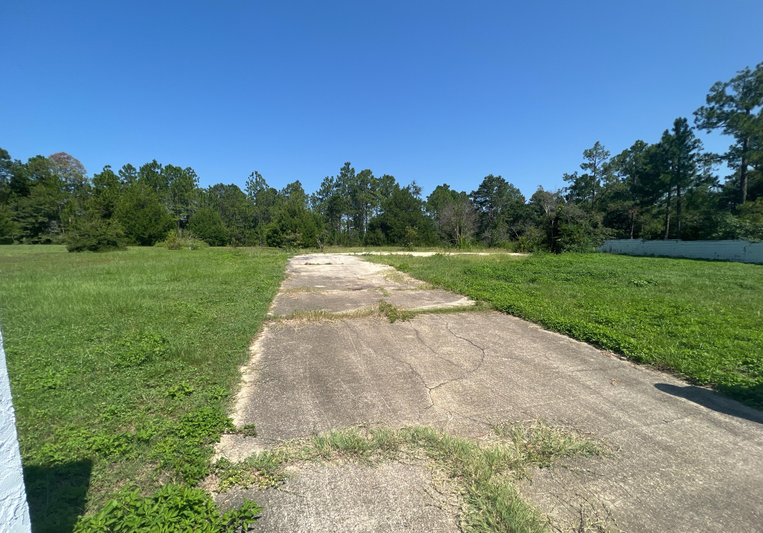 The HUD owned REO vacant land is located in the popular Ten Lakes subdivision. A short ride to the heart of Defuniak Springs, or head north to Paxton. Lot is irregularly shaped and is 1.66 acres. There was a home on this property in the past that was demo'd. Seller has no knowledge of utilities that may or may not be present. Build that Dream Home!