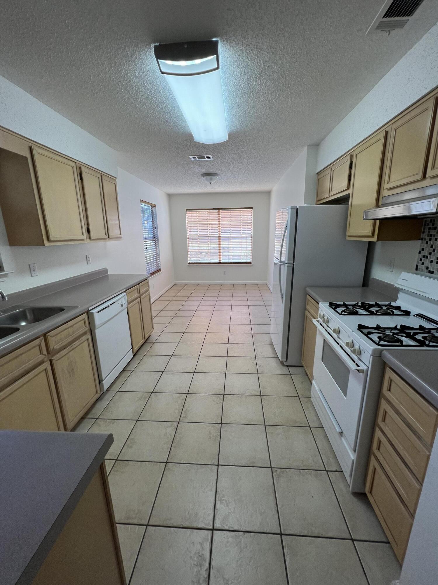 FLORIDA HEIGHTS - Residential