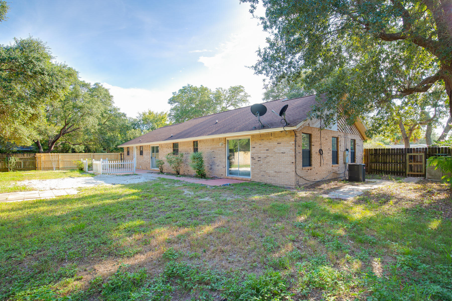 TOM KING EST #2,#3 - Residential