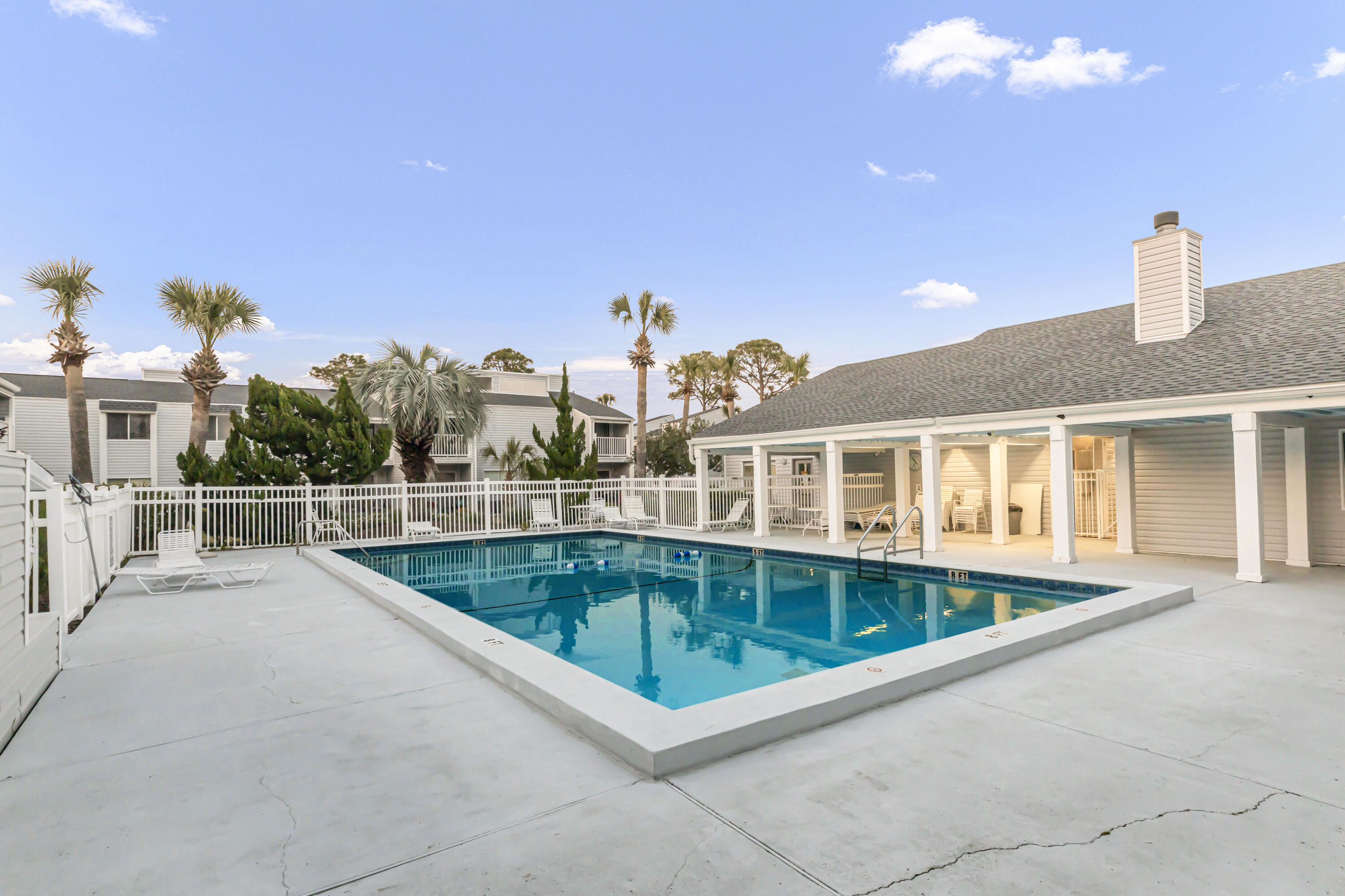 FINISTERRA - Residential Lease