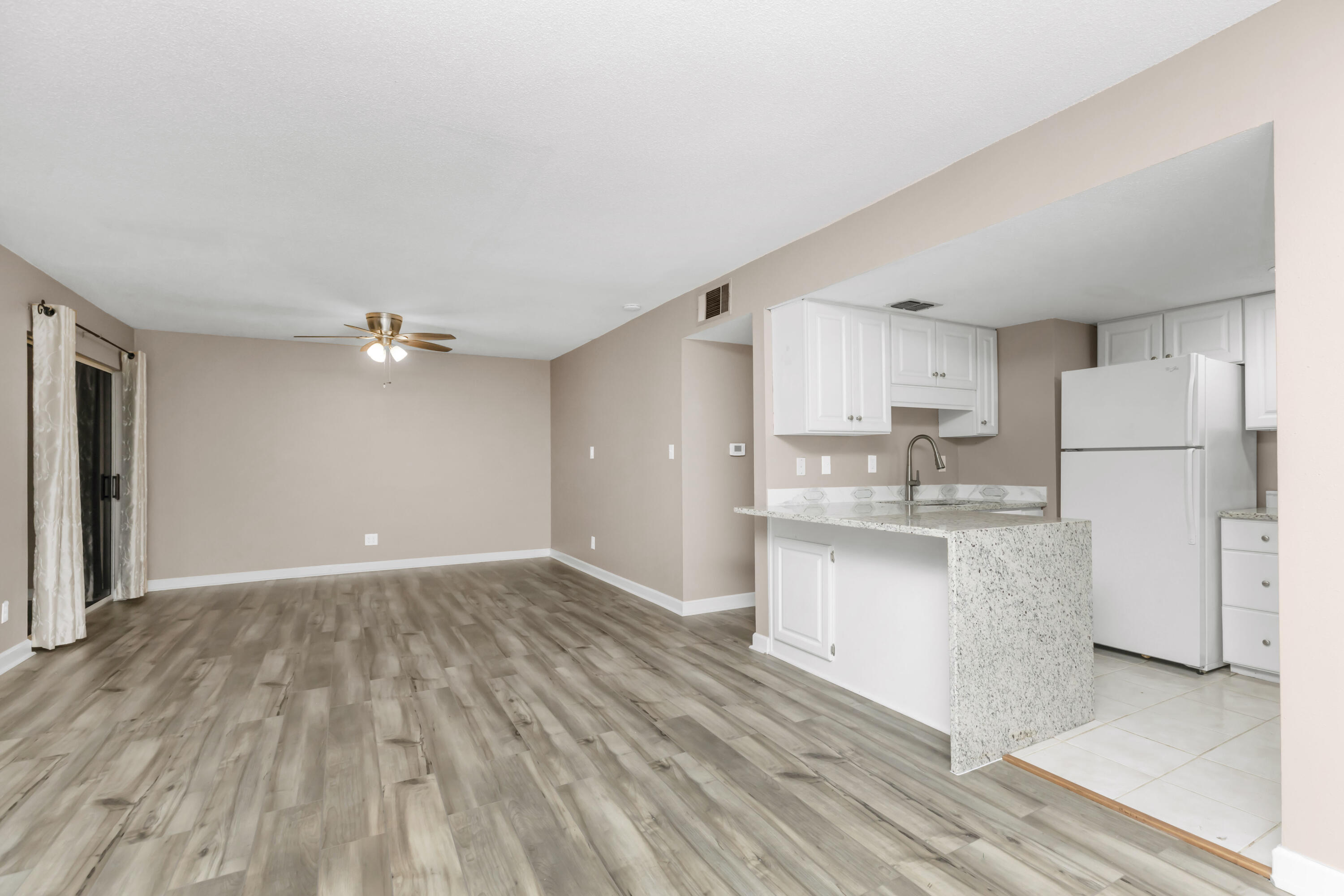 FINISTERRA - Residential Lease