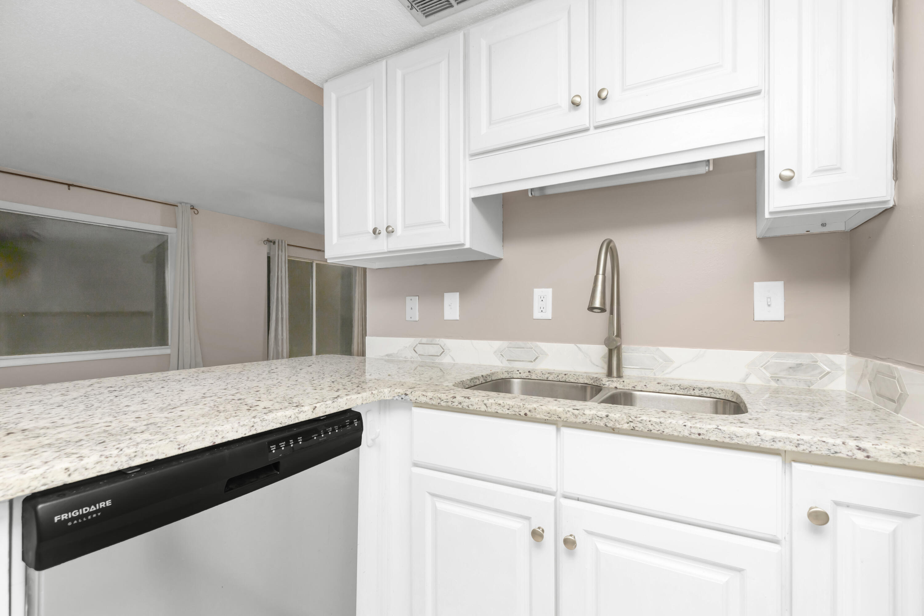 FINISTERRA - Residential Lease