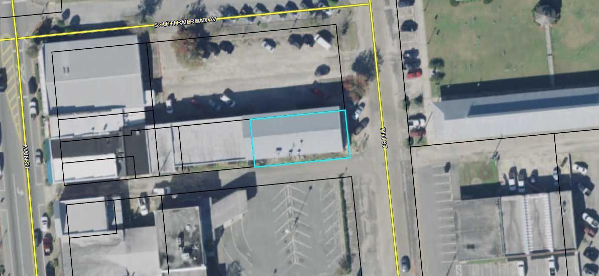 Located in downtown Historic Chipley next to a large Public Parking lot, this Historic Commercial building has potential for a business requiring a large space. This 5,063 square foot building with 3 entrances was formerly operated as a Restaurant with beer/ wine service. This building has recently suffered from a fire and the extent of damage is unclear but Washington Chamber of Commerce has grants available to assist in renovations and improvements for Historic buildings such as this.