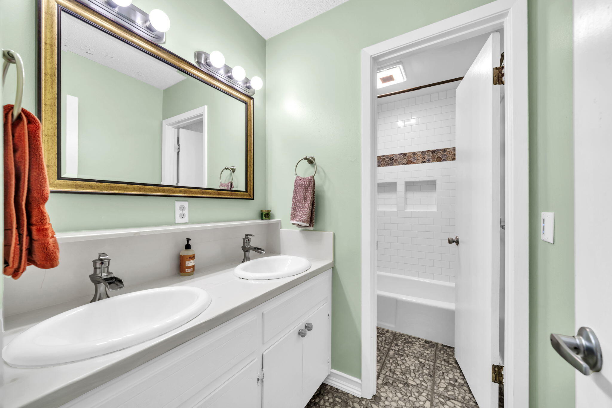 LAKE LORRAINE ESTATES 2 - Residential