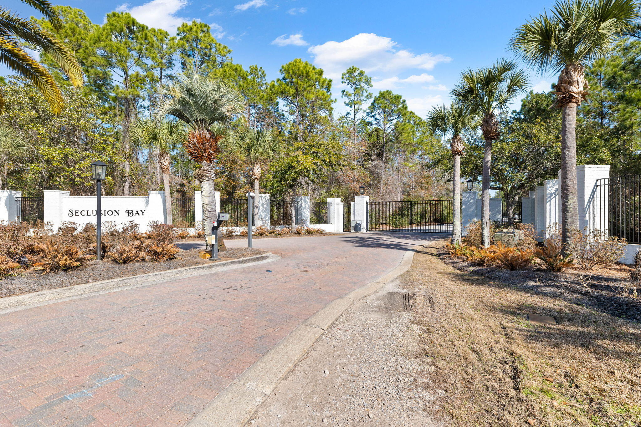 SECLUSION BAY - Residential