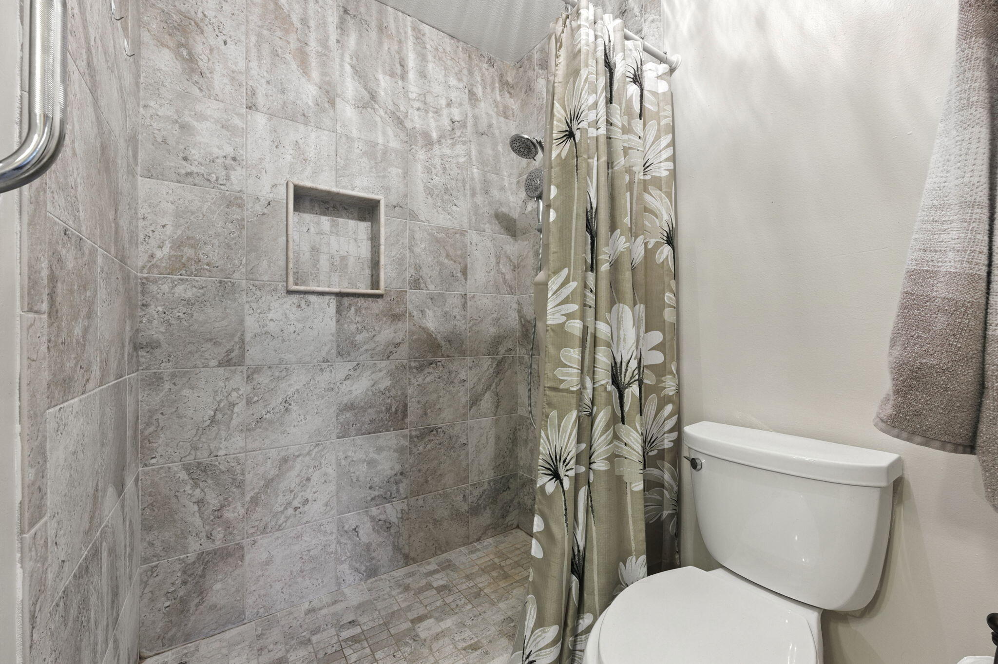 HIDDEN COVE T/H - Residential