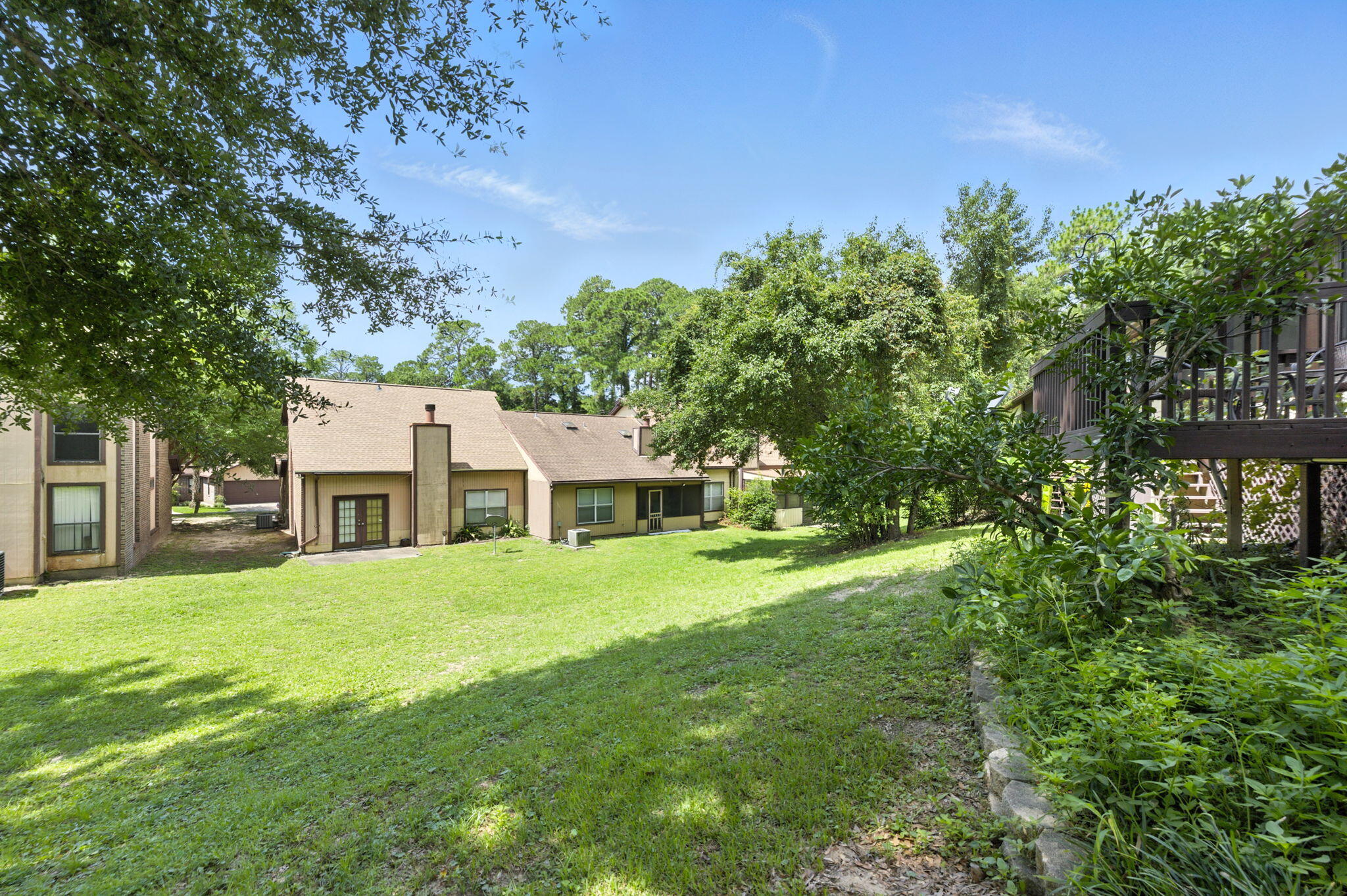 HIDDEN COVE T/H - Residential