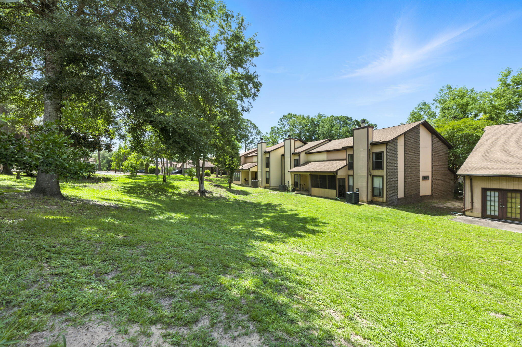 HIDDEN COVE T/H - Residential