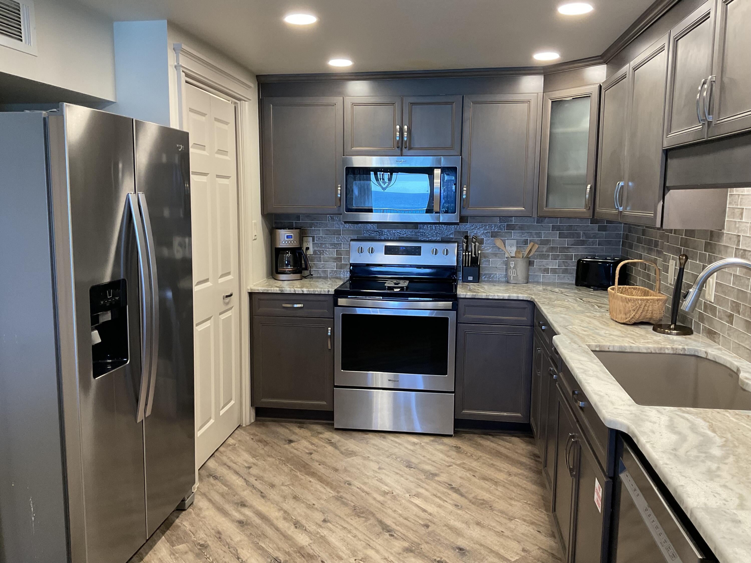 BEACH HOUSE CONDO PH 2 - Residential