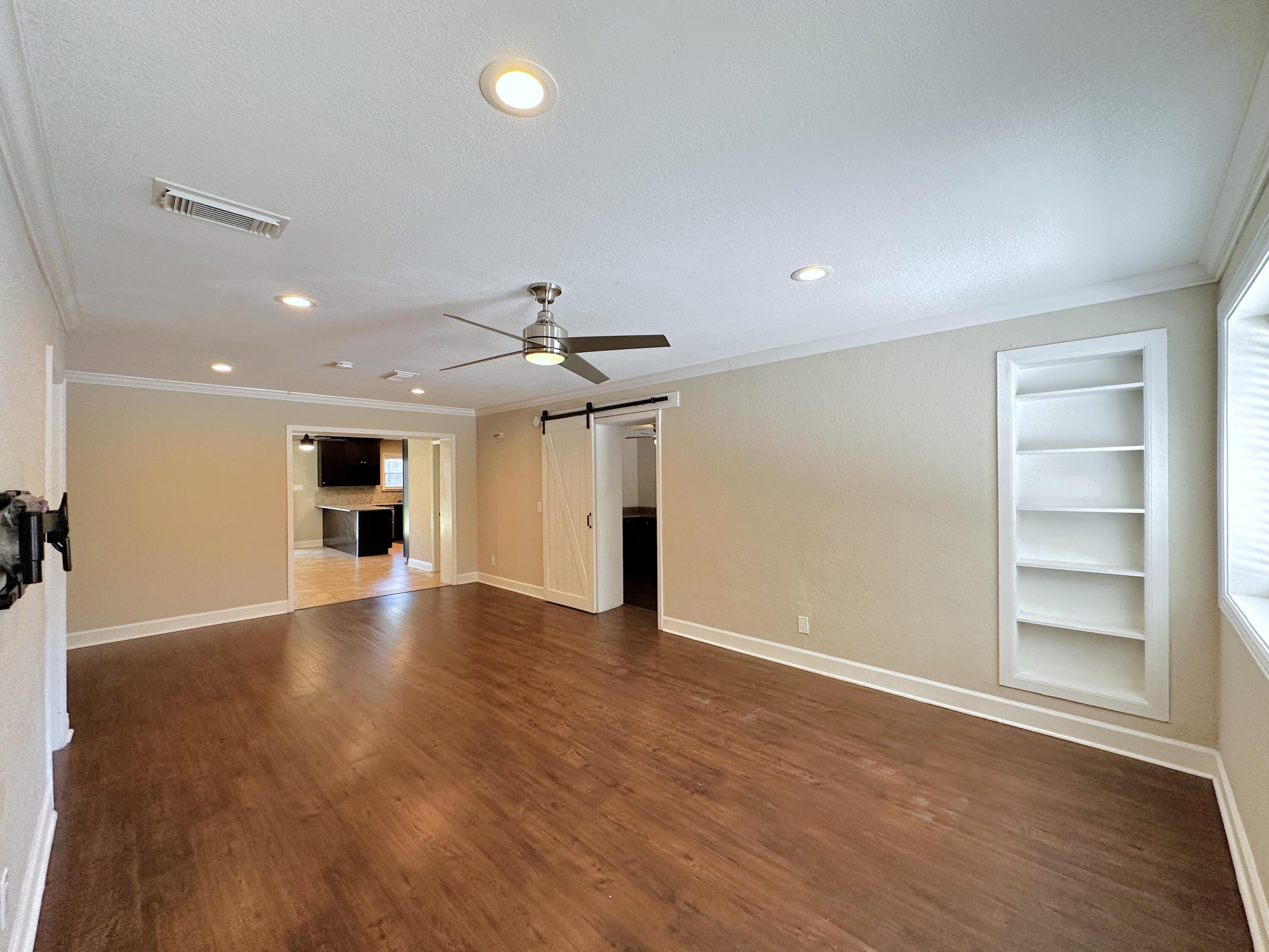 GARNIERS BEACH 2ND - Residential