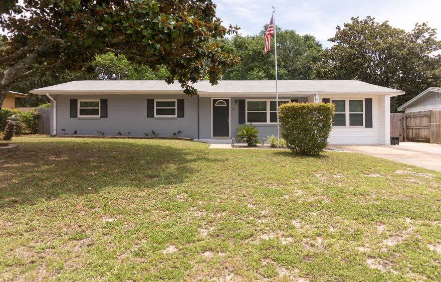 Looking for a 3 bedroom home, or investment property in Fort Walton Beach, then this beautiful home will definitely check those boxes for you. Extensively remodeled inside three years ago, the kitchen boasts shaker style cabinets, granite countertops and stainless appliances. Windows and doors were also replaced at that time. The back yard is fully fenced with a wooden deck, ideal for entertaining . Within easy reach of Highway 98 and Hurlburt Field, this property's location is perfect for commuters and military alike. Don't miss out on viewing your new home......call for an
appointment today.