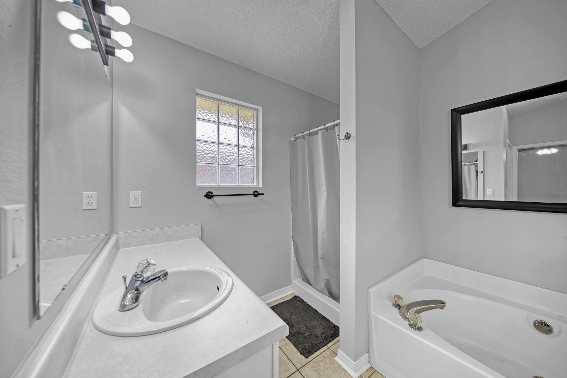 IVALEA GARDENS - Residential