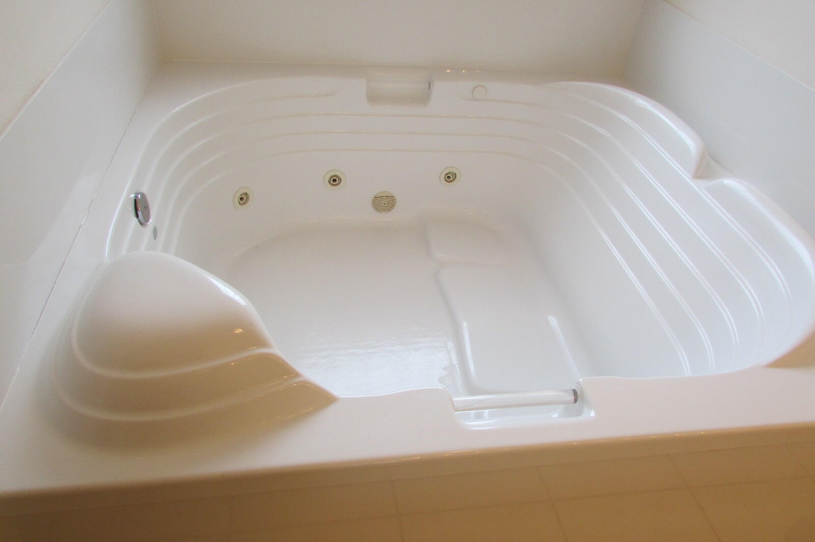 SPRING HOLLOW ESTATES - Residential Lease