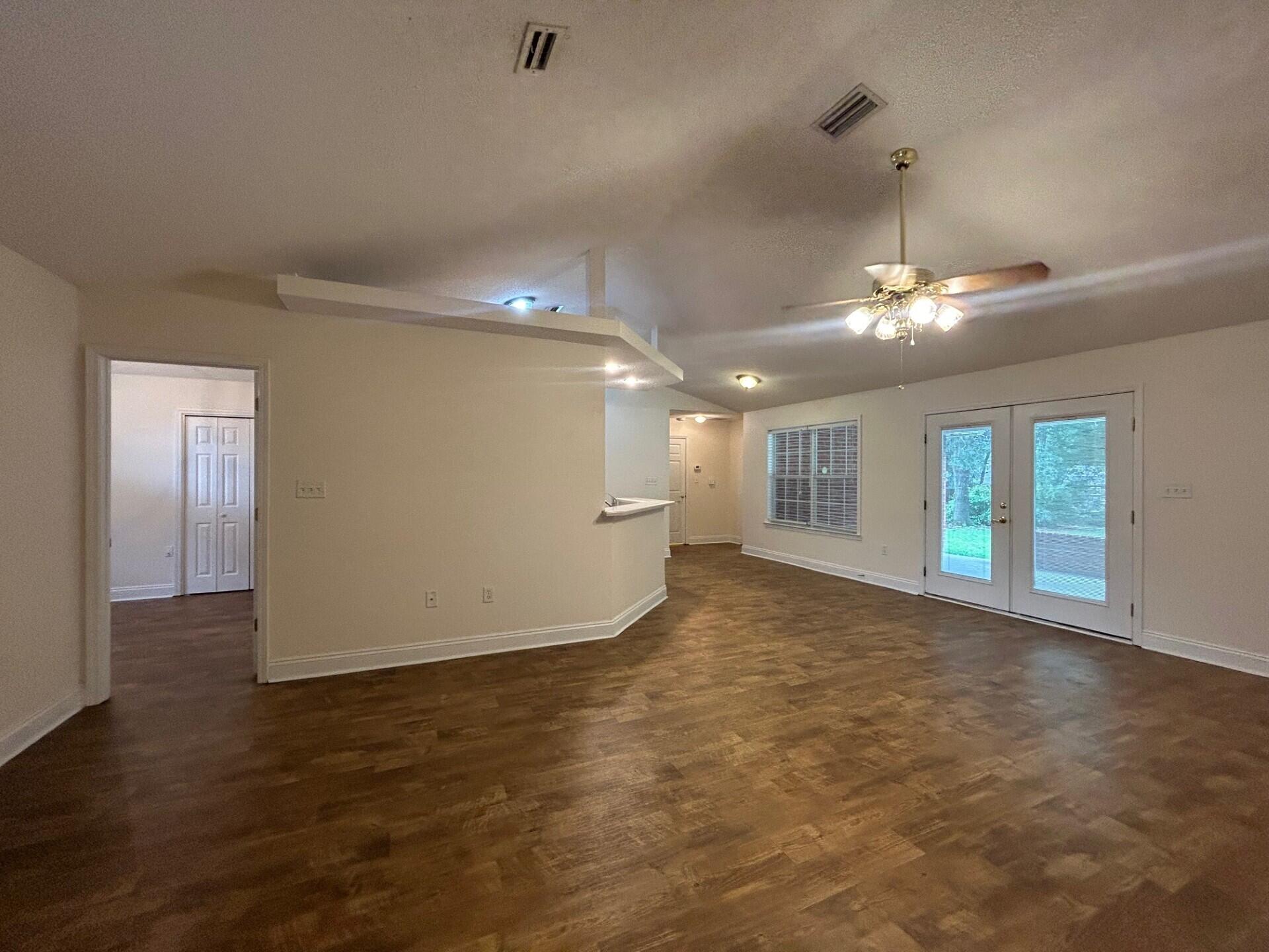 SPRING HOLLOW ESTATES - Residential Lease