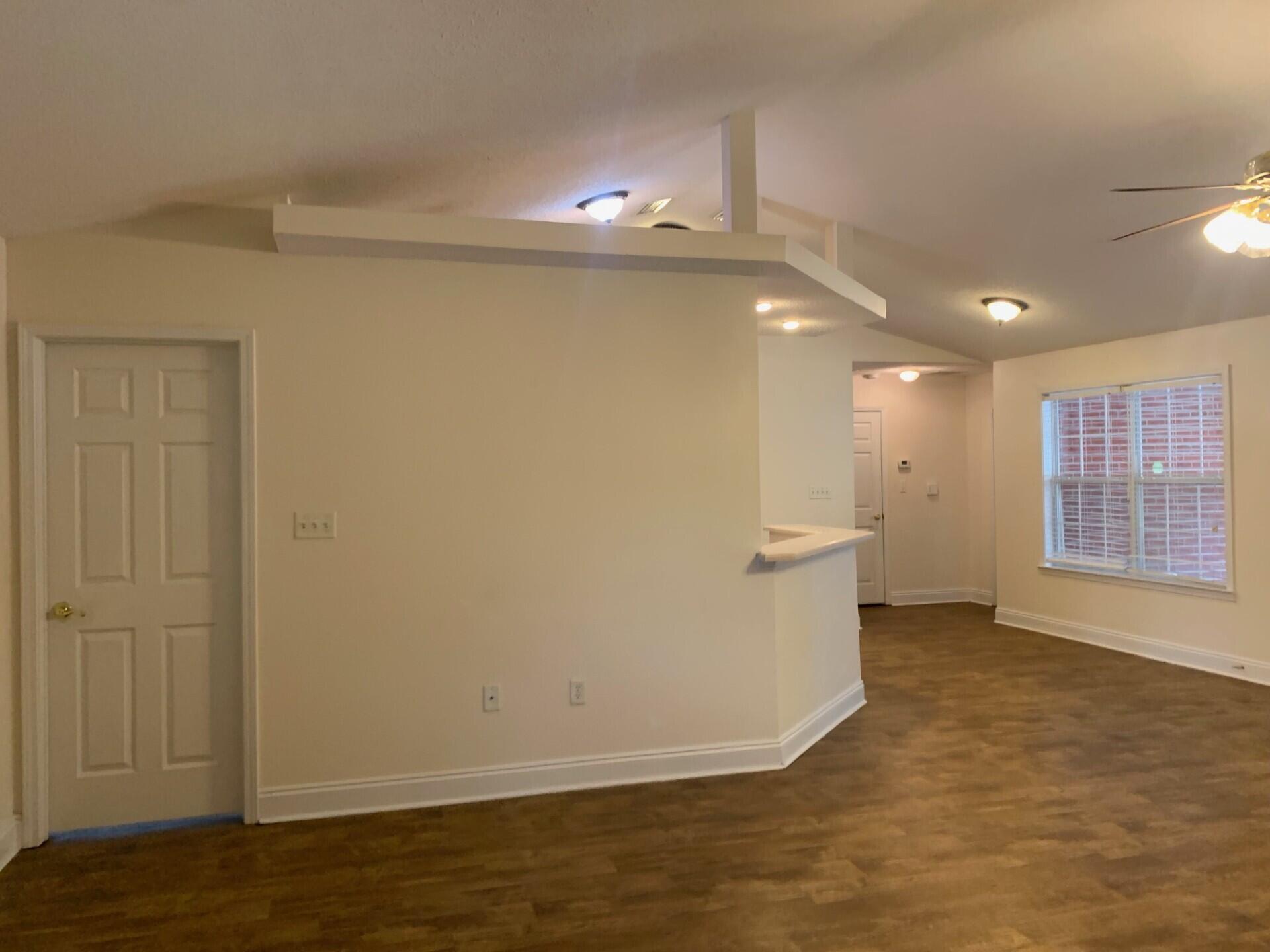 SPRING HOLLOW ESTATES - Residential Lease