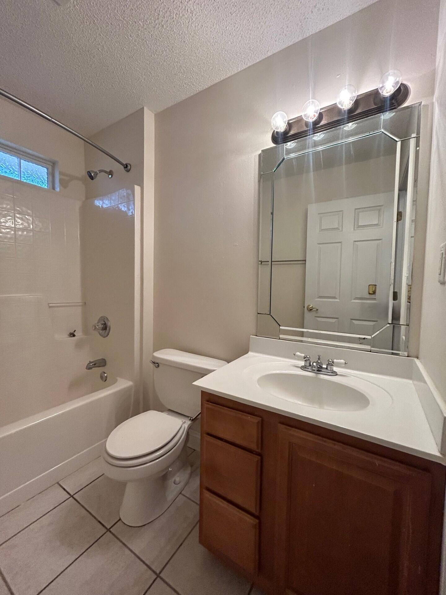 SPRING HOLLOW ESTATES - Residential Lease