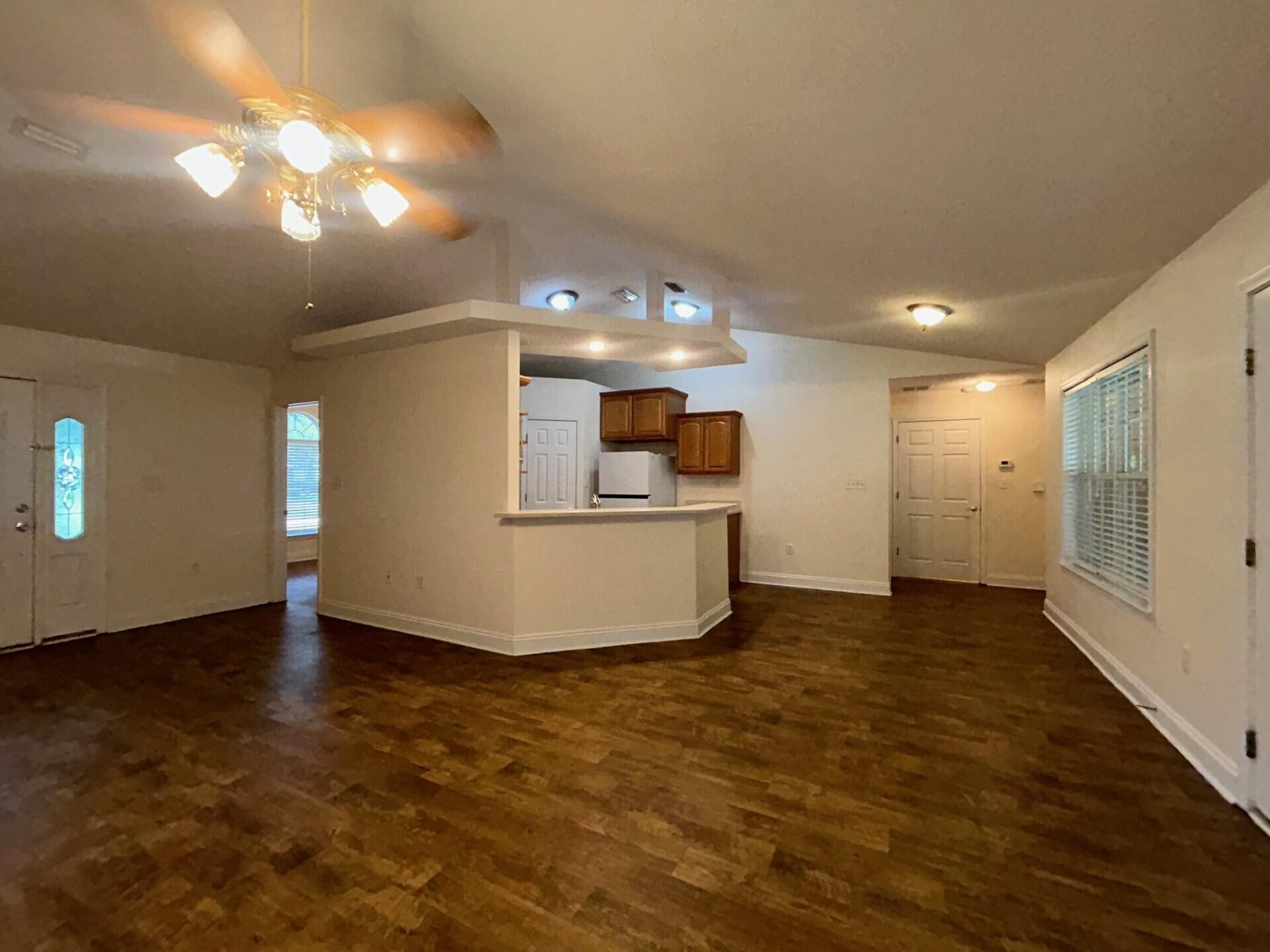 SPRING HOLLOW ESTATES - Residential Lease