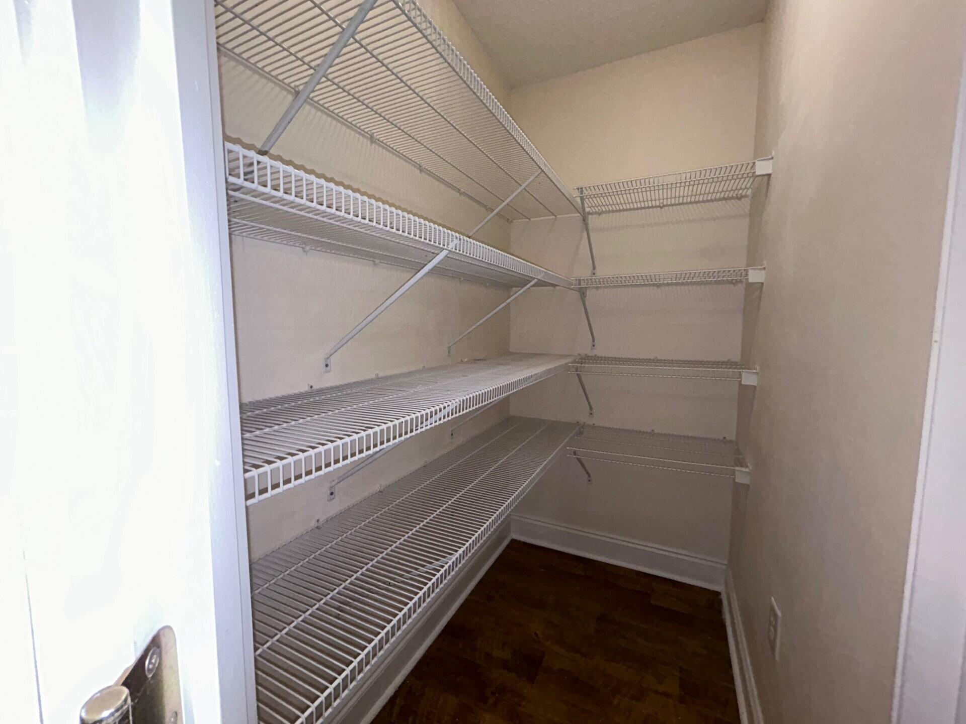 SPRING HOLLOW ESTATES - Residential Lease