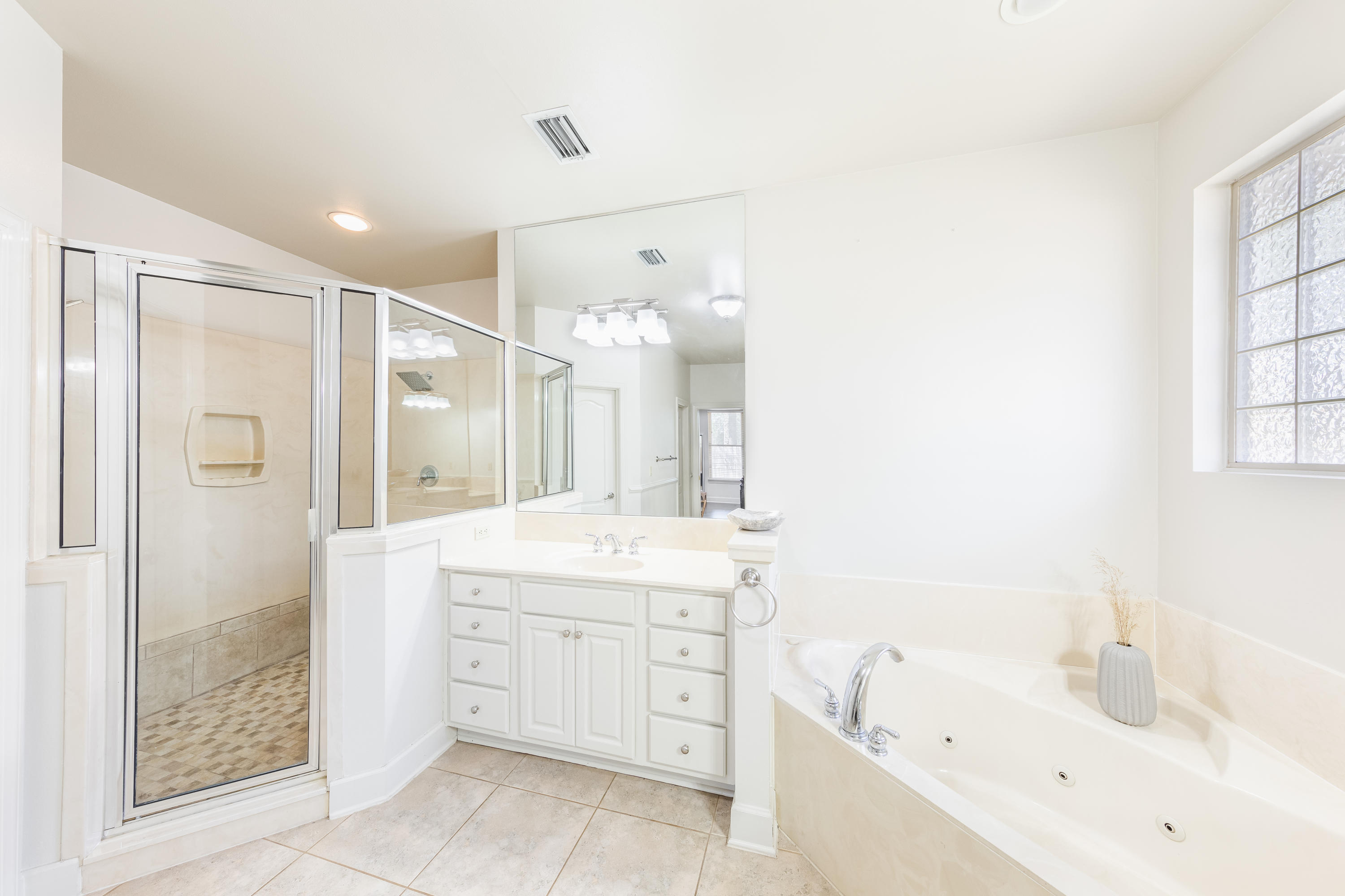 CHARDONNAY ESTATES - Residential