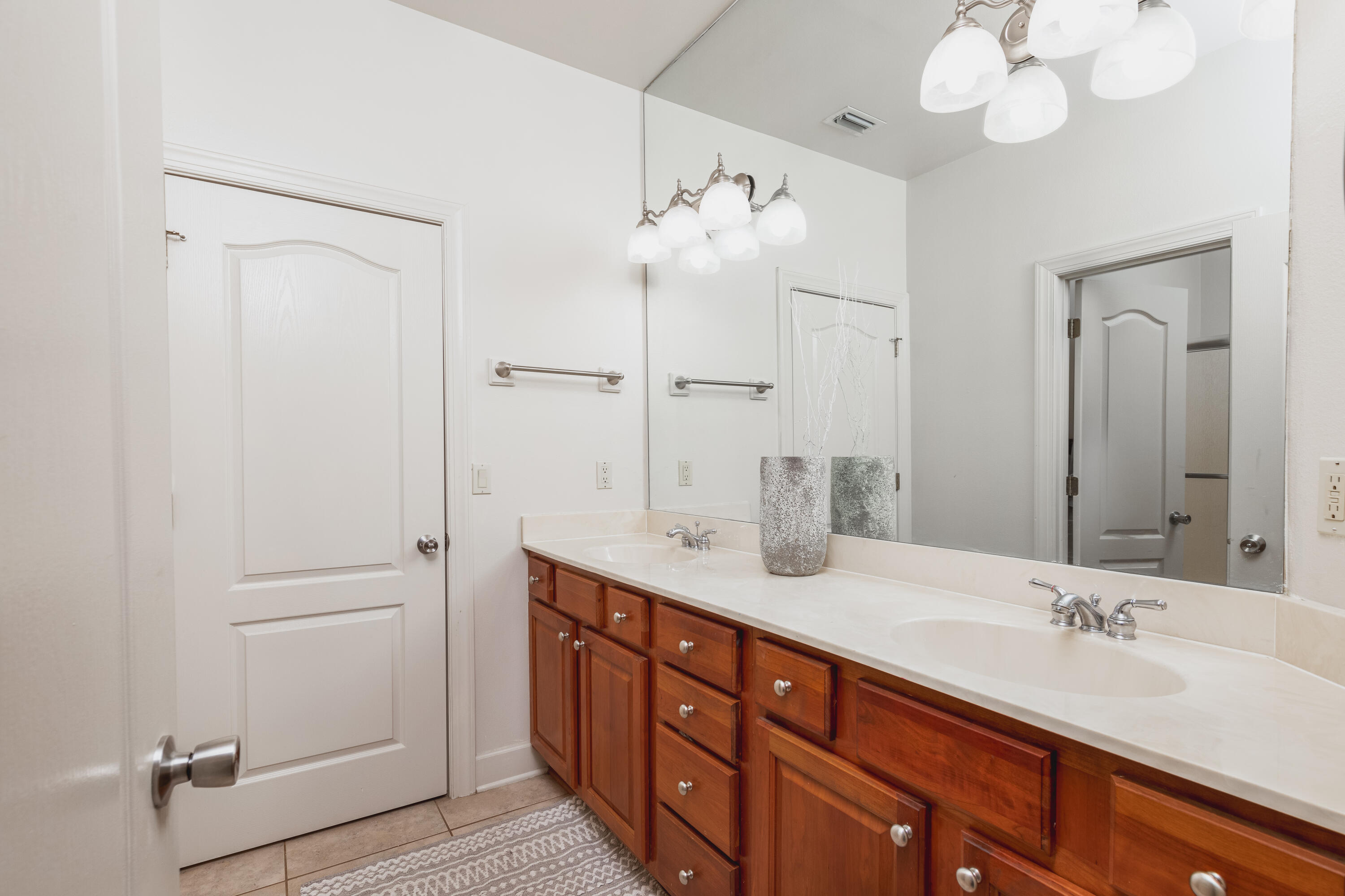 CHARDONNAY ESTATES - Residential