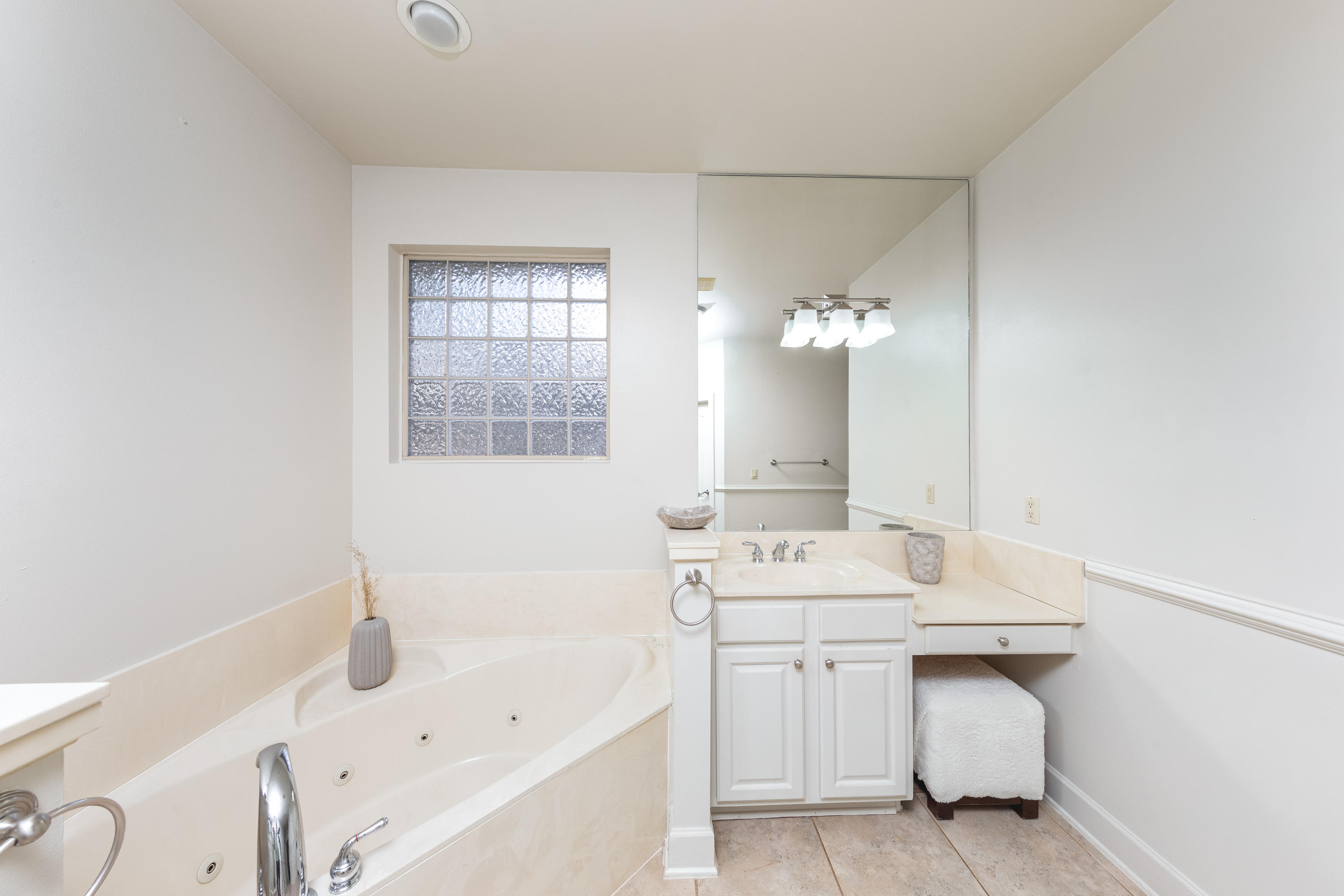 CHARDONNAY ESTATES - Residential