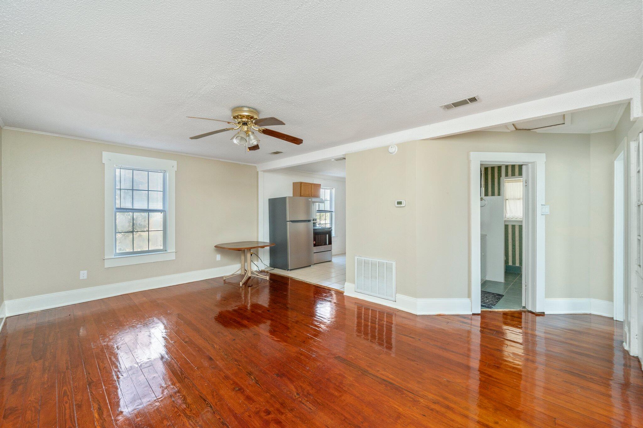 METES & BOUNDS - Residential Lease