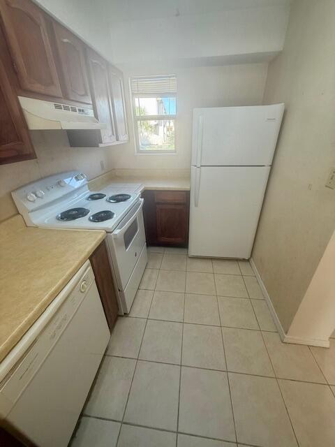 MANOR SHORES VILLAS - Residential Lease