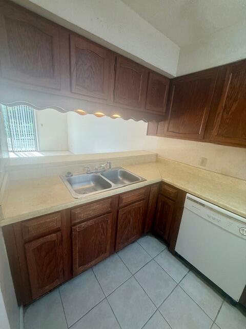 MANOR SHORES VILLAS - Residential Lease